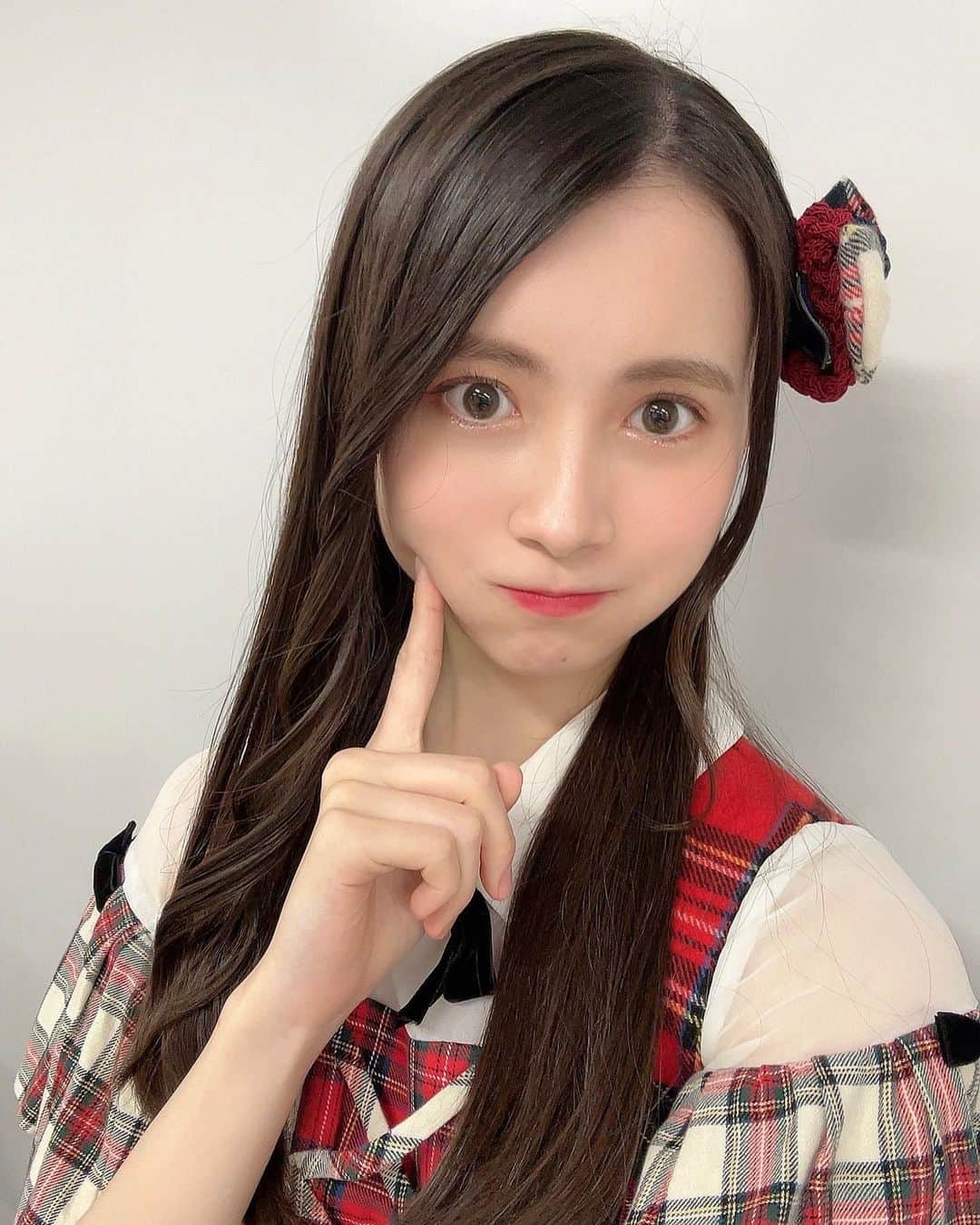 水島美結のインスタグラム：「赤チェックの衣装大好き❣️  #akb48 #17期研究生 #アイドル #ロングヘア #前髪なし」