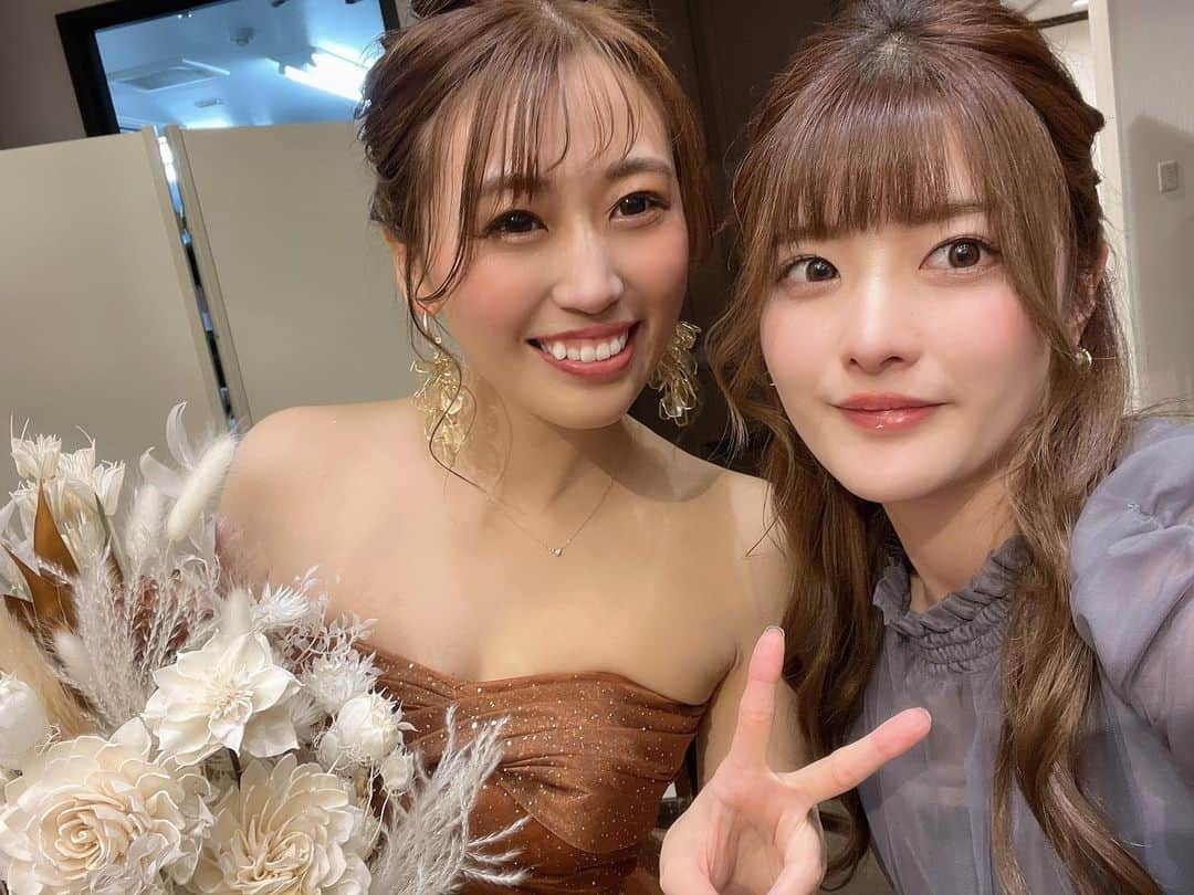 上矢えり奈さんのインスタグラム写真 - (上矢えり奈Instagram)「＊-＊-＊-＊-＊-＊-＊-＊  まゆの結婚式に参列させていただきました💍✨ 世界一綺麗で可愛かった🫶😭  数日間、多幸感すごくて 何回も写真見てにやにやしてた…🥹🥰  本当におめでとう！！ お幸せに！！🤍❤️❤️  erina.  ＊-＊-＊-＊-＊-＊-＊-＊  #結婚式　#ブライダル　#ウェディング」5月18日 11時38分 - k.erinyann