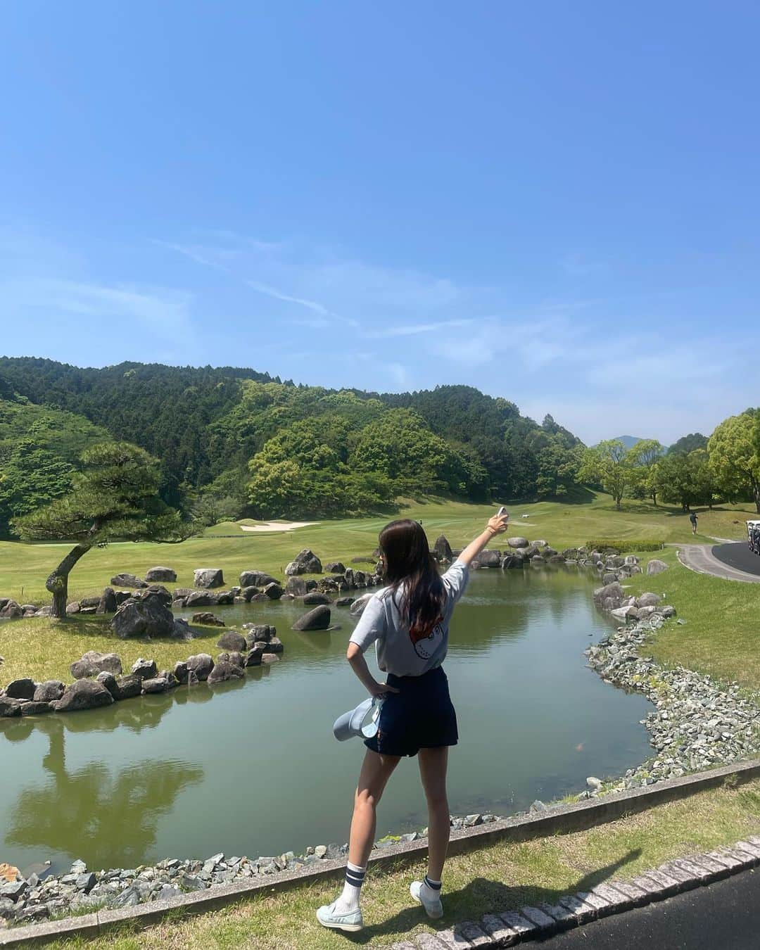 ハン・チェアさんのインスタグラム写真 - (ハン・チェアInstagram)「🦋 버디도 하고 파도 했지만.. 남들보다 두배는 더 치는 우리 👧🏻👧🏻👧🏻 그래서 서로 파스 붙혀주고 숙면했습니다.  @ssung916  @irenejunyuny」5月18日 11時51分 - chaea_han