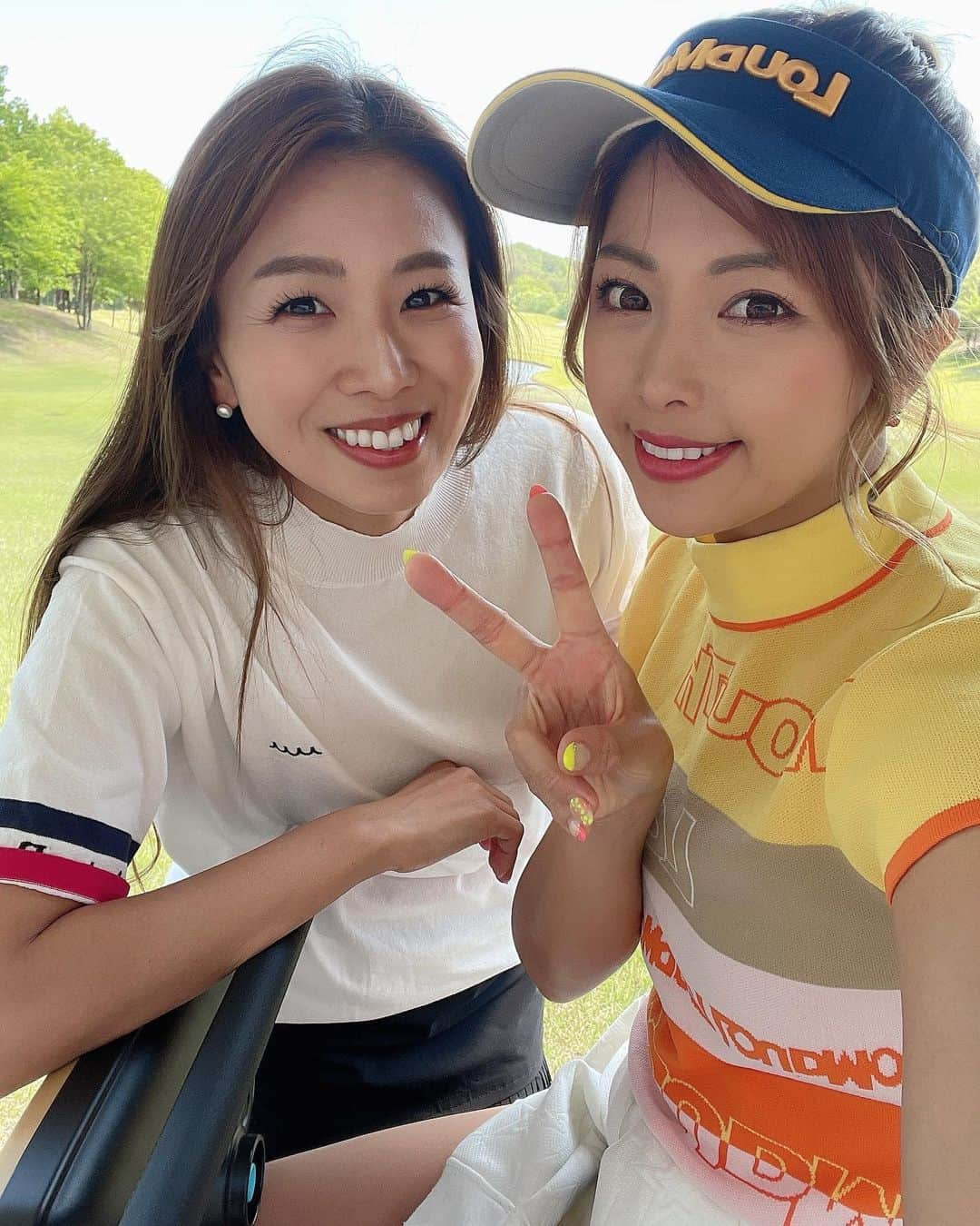 あおい夏海さんのインスタグラム写真 - (あおい夏海Instagram)「元祖ゴルフ女子⛳️笑 あの頃はインスタゴルフ女子がまだほとんどいなくて、たぶん10人もいなかった！ その中の3人‼️笑笑 まだゴルフ女子がいなかったあの頃って、 100前後で回れる女の子もほとんどいなかったから、スコア100前後でめちゃくちゃ褒められてたなぁ🥺 いまじゃベストスコア70台の子なんて、周りのゴルフ女子友達ざらにいるからなぁ〜w  この3人でゴルフの仕事できたの6〜7年ぶり？くらいかな？？ サブちゃん @sabu_golf もせーら @seeeeiiiiraaaa ちゃんもめちゃくちゃうまいから、めっちゃ刺激なるしたのしぃぃ💕💕 みんな大人になって、めっちゃ安定の昭和組だった😍❤️  ここ5年でゴルフ女子たくさん増えて、 ゴルフ場が華やかになって、 ゴルフ友達もたくさん増えて、 色んなゴルフのお仕事が増えて、 みんなでゴルフの仕事ができて 本当に有り難いしかないです😭🫶✨  ゴルフで関わる全ての方々に感謝です😭🙏 引き続きよろしくお願いします✨✨      #ゴルフ女子 #ゴルフウェア  #ゴルフコーデ  #ゴルフ女子コーデ  #ゴルフ場  #ゴルフコンペ #ゴルフ場  #ラウドマウス #ラウドマウスゴルフ  #LMGINZA #あおい夏海 #スポーツ女子  #スポーツウェア  #夏コーデ  #ありがとう  #友達は宝物」5月18日 11時53分 - natsumi.aoi