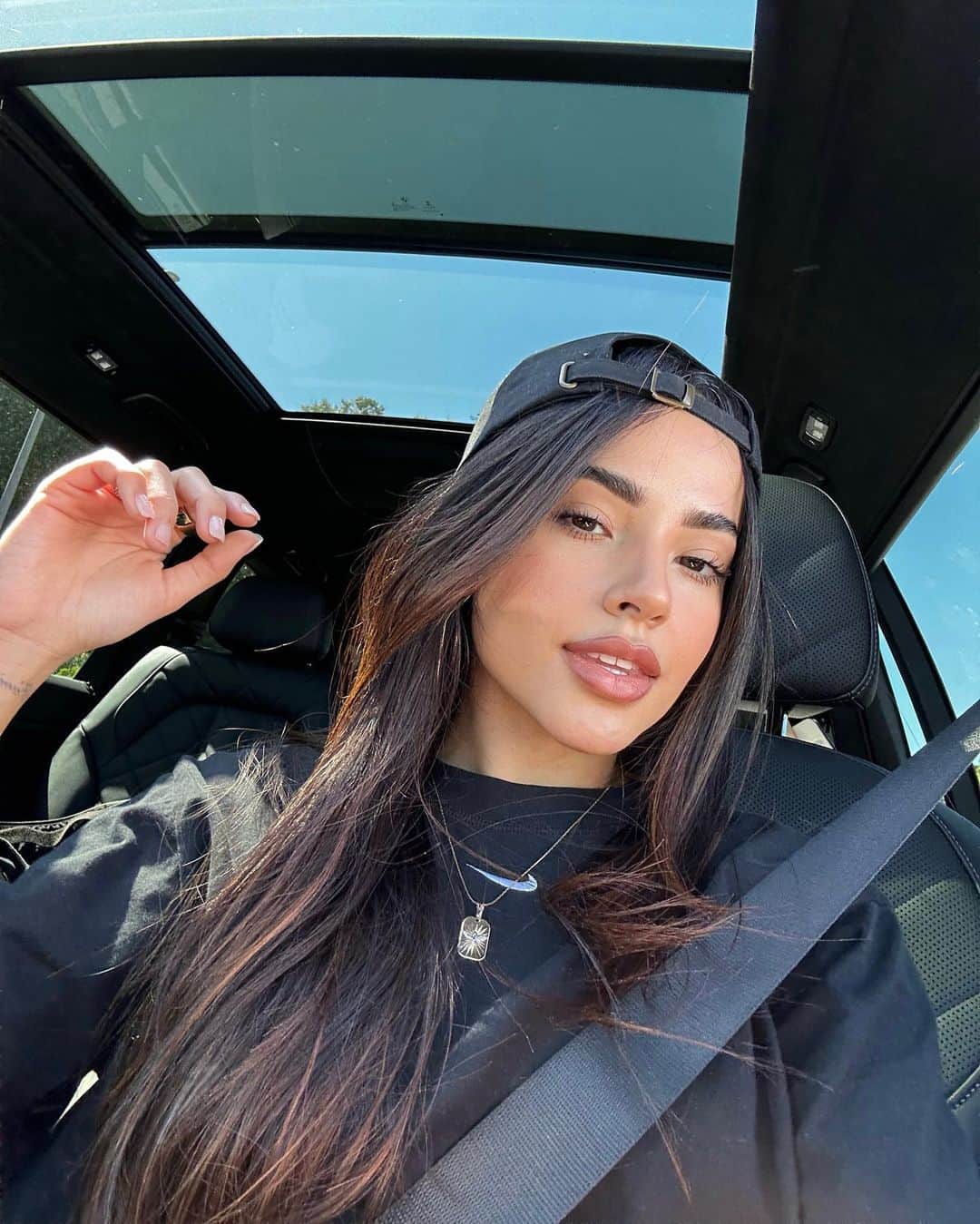 ベッキーGのインスタグラム：「Time wit my selfie」