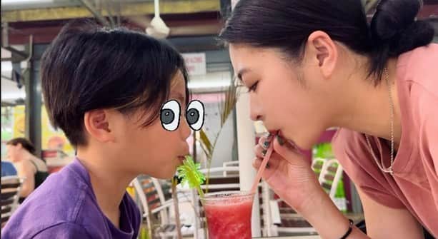 のインスタグラム：「巻き戻って、、、  ランカウイの写真まだあるから載せます📸←本当どんだけ前の？w  1枚目はスイカジュース🍉 2枚目は空港からホテルまでの道のり 3枚目は大好きなヤシの木🏝 4枚目は🐒♡  #YUA #ランカウイ島  #Malaysia #🇲🇾」