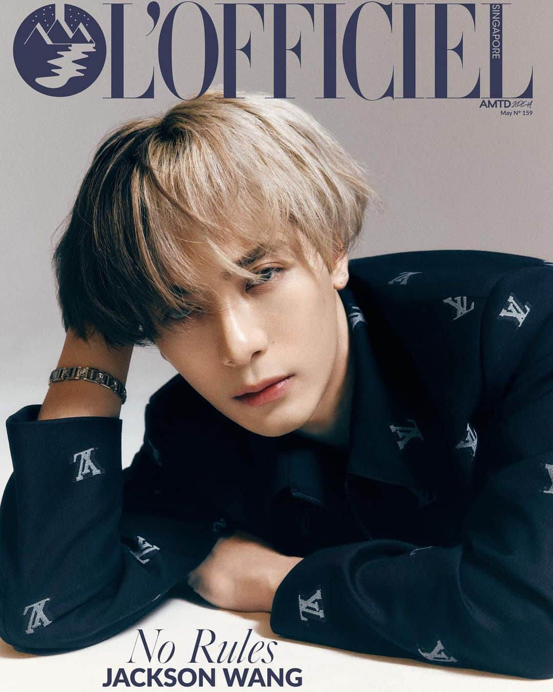 ジャクソンのインスタグラム：「L’Officiel Singapore May 2023 Double Covers .  @lofficielsingapore .  #JacksonWangForLOfficielSG #MAGICMAN2 #TEAMWANGrecords @teamwang」