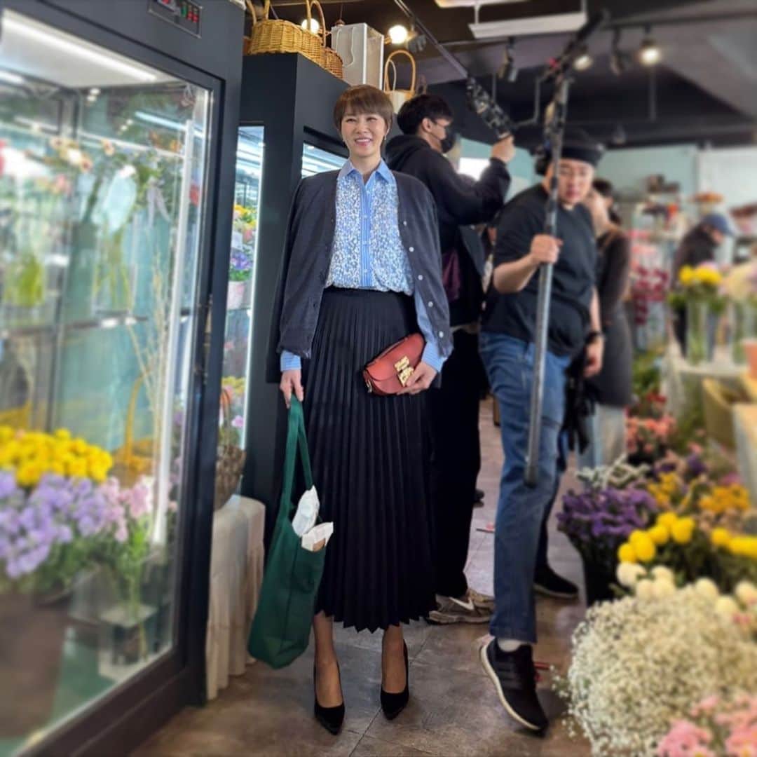 キム・ソナさんのインスタグラム写真 - (キム・ソナInstagram)「재이가 꽃집에? ㅎㅎ❤️  #가면의여왕 #queenofthemask  #도재이 🍀」5月18日 12時43分 - kimsuna_official