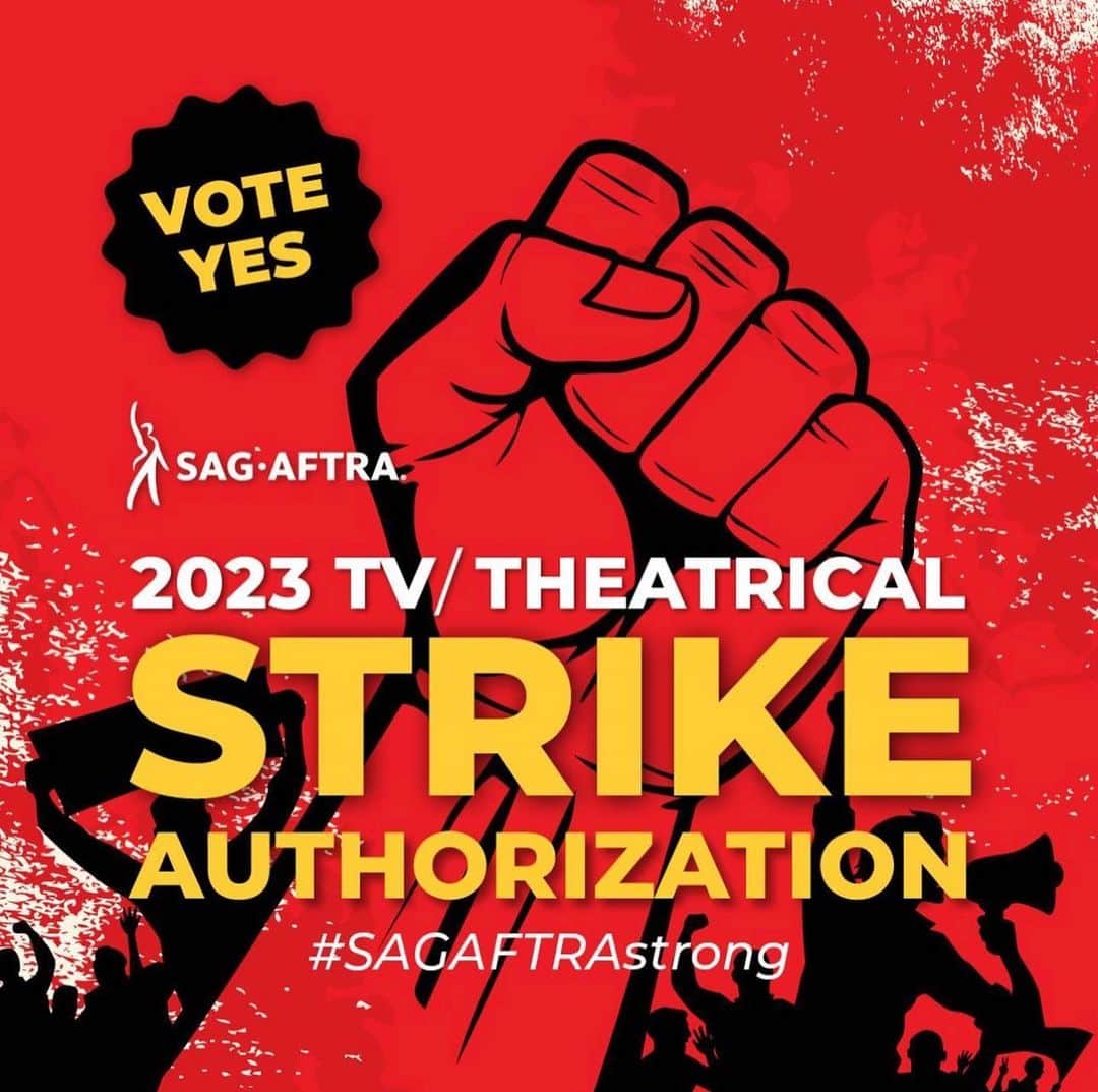 ポール・アデルスタインのインスタグラム：「Strike authorization means @sagaftra is willing to walk the walk in fighting for what’s fair. And it also shows that SAG backs @wgaeast @wgawest  It’s the same fight.  #VoteYes」