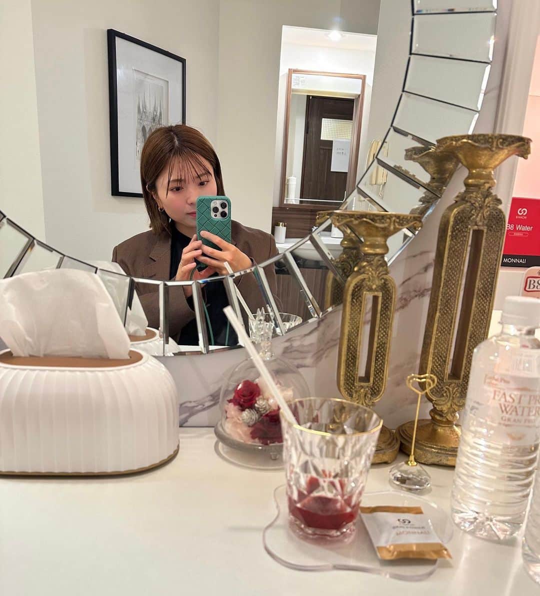 瀬戸サオリのインスタグラム：「月1美容🧖🏼‍♀️✨  ①Bodyのメンテナンスはココ  @rydeal_tokyo  @yuzuha_rydeal   ゆずはさんとは結婚式の時から ずっーとお世話になってて もう６年？とか🧖🏼‍♀️🤍 いつもここに来ると美意識あがる 大好きな場所🫧  ②体の中のメンテナンスはココ  @eureka__tokyo   よもぎ蒸しを教えてもらって 1時間みっちり汗かいて 良い匂いで最高に癒されてる🫧  ③まつ毛は大好きエリさん🤍  @nogangan   二人でおしゃべりしながら 大好きな空間🐶まつ毛が めちゃくちゃ可愛いくなる🥹🫧 だいすき🥰  おすすめでした🤍🫧🩵🫧🤍  #美容紹介」
