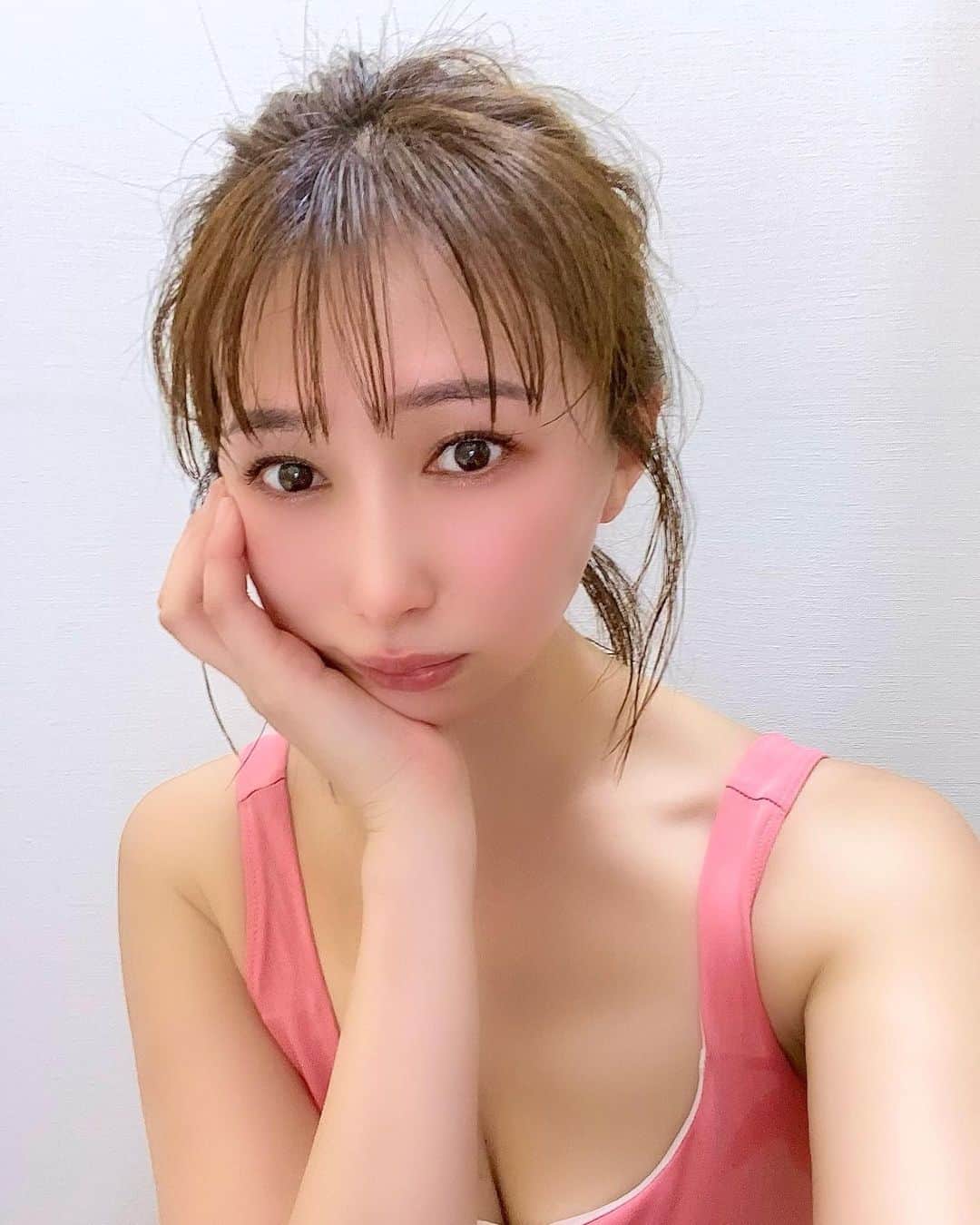青木まりなのインスタグラム：「😵☀️🔥  今日も暑いね！！ 熱中症に気をつけてね！！  キックボクシングの 練習行ってきたよ🥊  汗かいて最高にきもちいいい🔥    . . .      #RIZIN #RIZINガール #RIZINガール2022 #ラウンドガール #ringgirl #キックボクシング #kickboxing #キックボクシング女子 #筋トレ女子 #筋トレ #トレーニング #ダイエット #training #diet #グラビア #グラビアアイドル #グラドル #ビジョビ #bijobi #gravure #guravureidol #偶像 #性感 #清秀 #性感 #美腿 #그라비아　#화보」