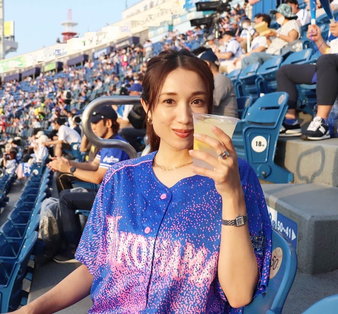 広瀬未花のインスタグラム：「⚾️  昨日は横浜DeNAベイスターズ様にご招待して頂き、横浜スタジアムで試合観戦させて頂きました✨ ( @baystars_official )  特別にお借りした、可愛いスペシャルユニフォームを着ての観戦✨さらに気分も上がりました❤️ かなり久々に球場に来ましたが、やっぱり球場で観る試合は臨場感あって最高でした😆  実は、こちらの横浜スタジアムで5/19(金)〜5/21(日)の3日間 【YOKOHAMA GIRLS ☆FESTIVAL2023】 という女性ファンを対象にしたイベントが 開催されます！ 今年は「My First HAMASTA！～“はじめて“を楽しむ3日間～」をテーマに、スペシャルなゲストによるパフォーマンスも♪ バラエティ豊かなフードやドリンク・デザートも揃っていますよ！  またイベントに来場した女性のお客様は全員、私が着用しているスペシャルユニフォームが貰えるそうです❤️ファッション雑誌やwebデザインなど幅広く活躍されてるグラフィックデザイナーの本田千尋さんによるデザインです♪記念になりますね😆  スペシャルユニフォームを着て試合を応援出来たり、女性が楽しめる催しが盛り沢山なイベントです✨  普段から横浜スタジアムに来ている人は勿論、 まだ行ったことのない方は、是非この機会にイベントに参加して「ハマスタデビュー」してみてね♪  #baystars #ガルフェス #MyFirstHAMASTA #PR」