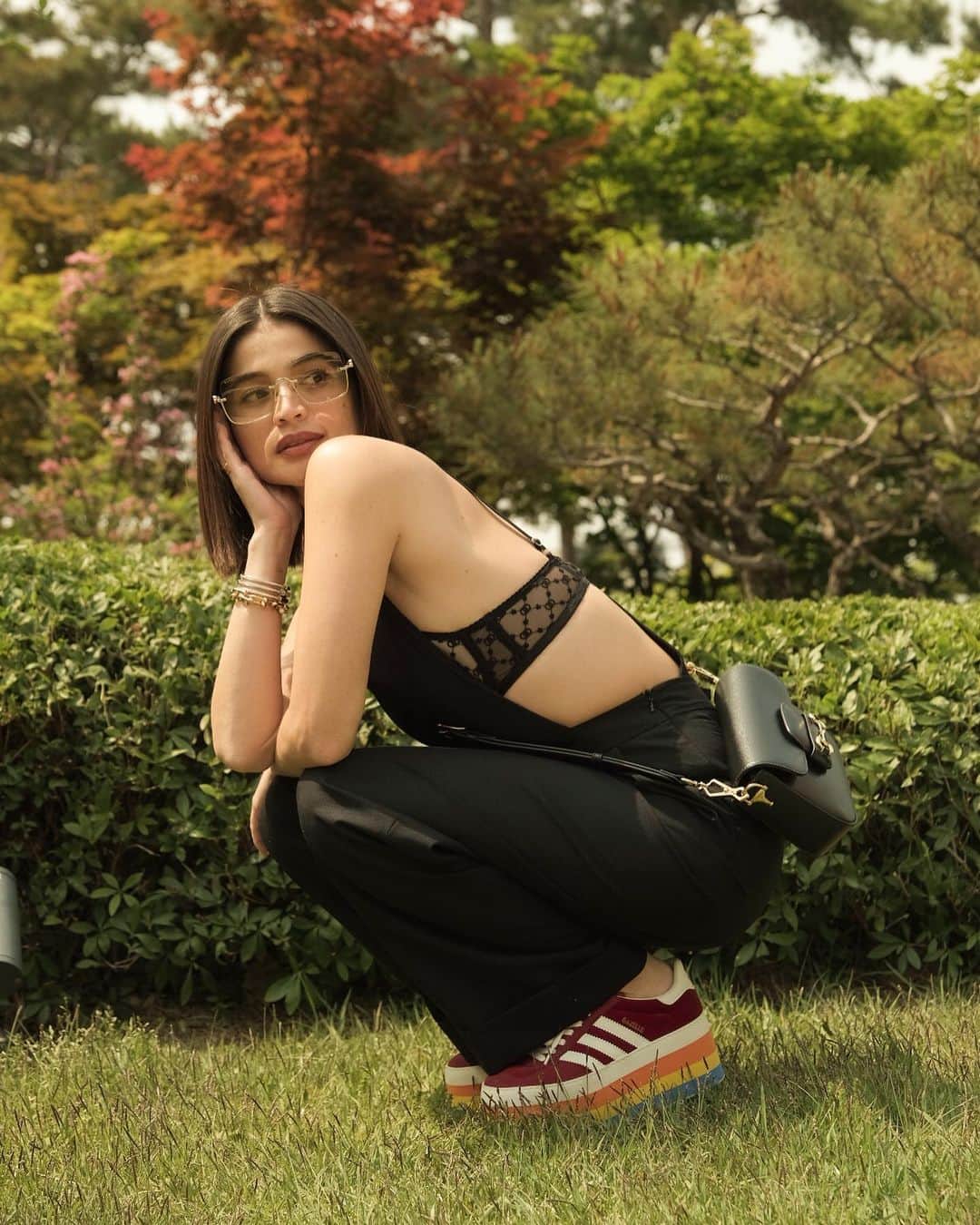 アン・カーティスのインスタグラム：「🖤🌈  @gucci #guccicruise24」