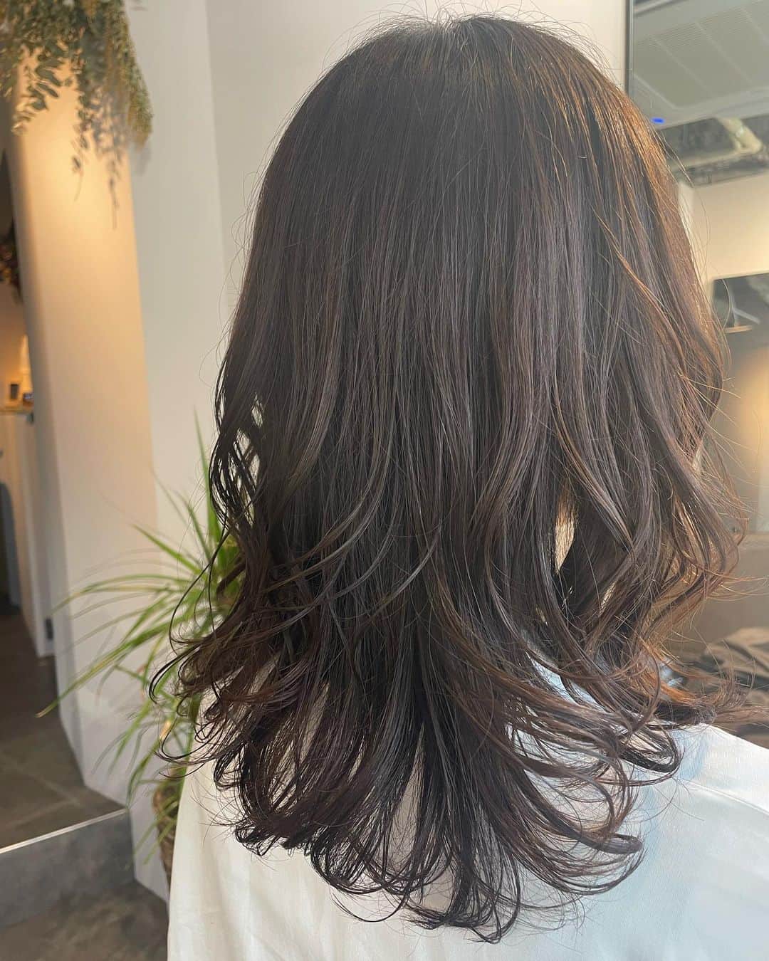 及川奈央さんのインスタグラム写真 - (及川奈央Instagram)「美容室へꕤ︎︎·͜· ︎︎ 昨日につづき夏のように暑い今日は、今年初サンダル。  髪の毛も結構伸びていてまとまらなかったのですが、整えてもらえてスッキリ。 カナエさん今日もありがとう♡   #maitrie #マイトリエ」5月18日 13時18分 - naooikawa