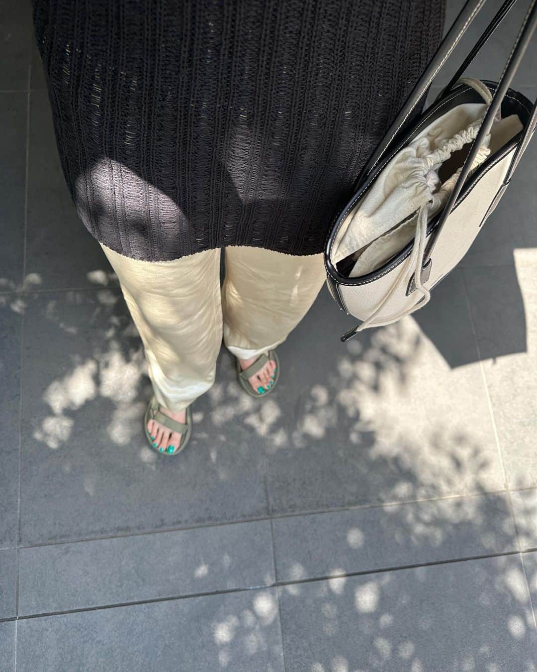 涼佳さんのインスタグラム写真 - (涼佳Instagram)「@teva 🐊  さらっと履くだけでコーデに抜け感が出るので好き◎」5月18日 13時28分 - _ryoka_870