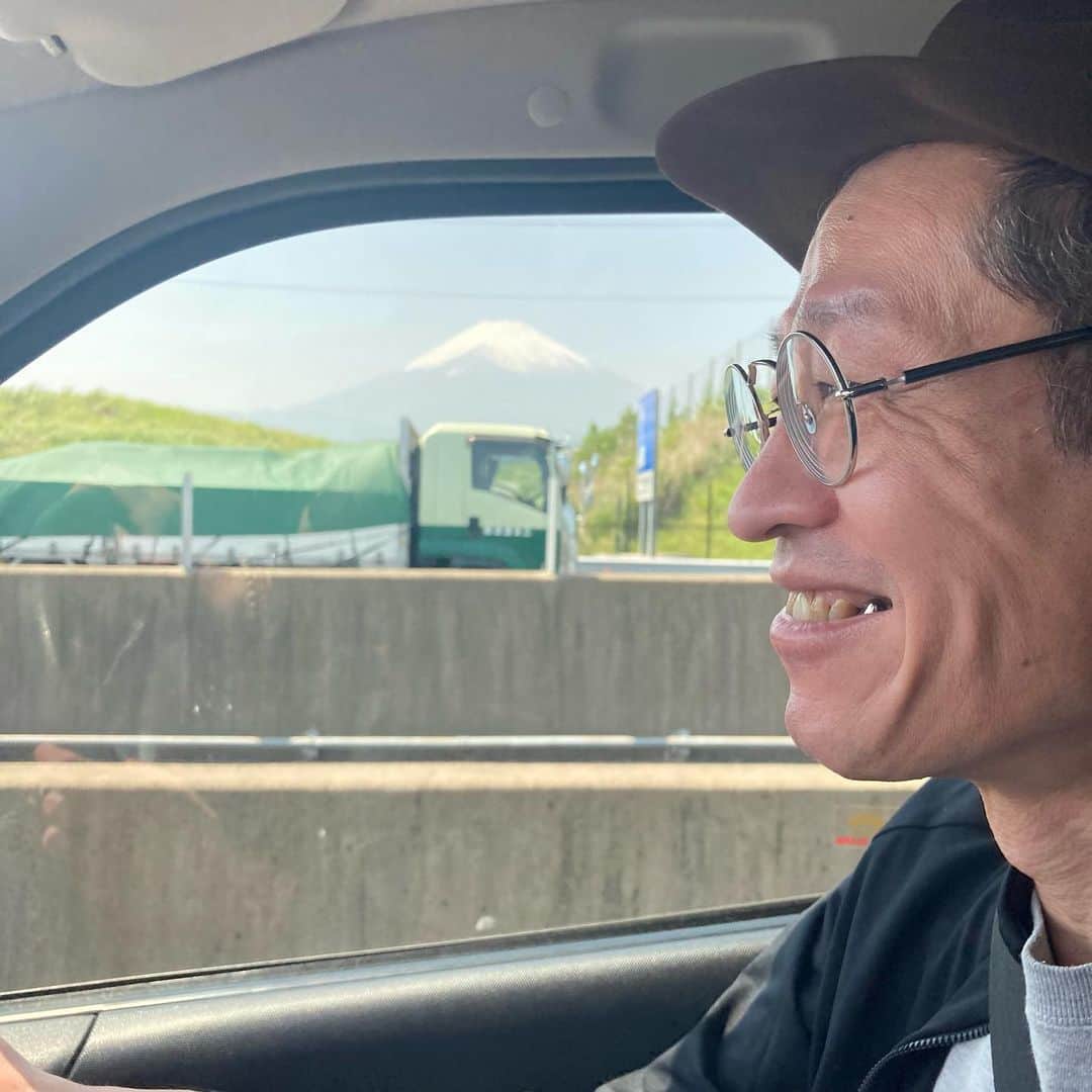 田中和のインスタグラム：「福岡へ向け〜楽器チーム出発♪ 富士様へ安全祈願🙏  #勝手にしやがれ  #ネオデカダンスピエロツアー」