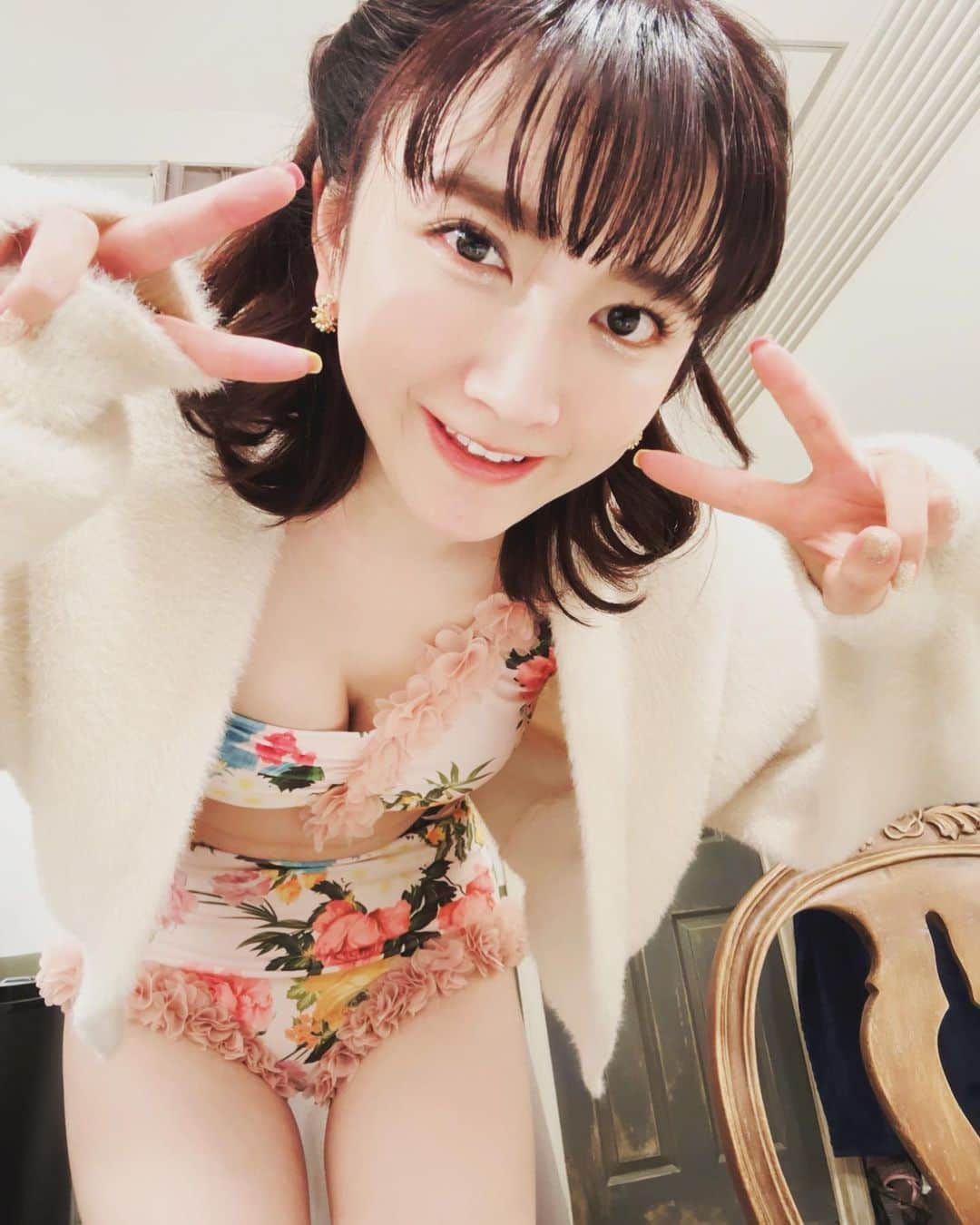 清水楓のインスタグラム：「🌝🤍🤍  #萌 #インスタグラビア #Instagravure  #pinupgirl #bajutidurseksi #me #like #fashion #japan #photo #instagood  #gravureidol #gravure #グラビア #Japanesegirl  #Instagravure #偶像 #モデル #撮影モデル  #撮影 #model  #gravure #グラビアアイドル #followme」