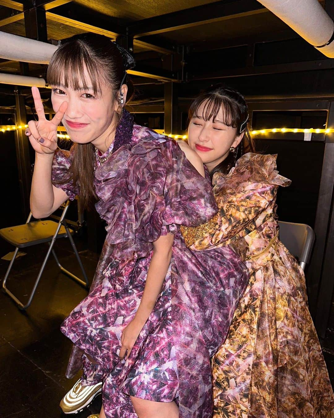 玉井詩織さんのインスタグラム写真 - (玉井詩織Instagram)「🩷❤️💛💜 ありがとう、これからも。 #momoclo #mcz15th」5月18日 23時26分 - shioritamai_official