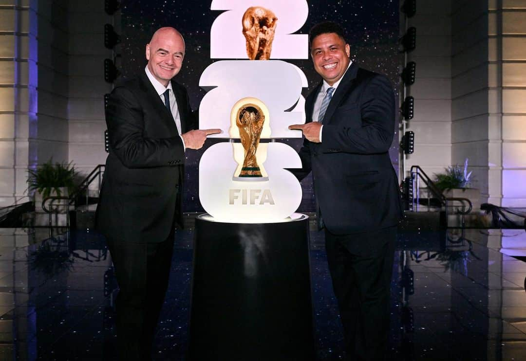 ロナウドのインスタグラム：「Tive a honra de revelar a marca da Copa do Mundo da FIFA de 2026. Obrigado, @fifaworldcup e @gianni_infantino pelo convite. Podem ter certeza de que será mais um Mundial inesquecível. 🇺🇸🇲🇽🇨🇦 #weare2026」