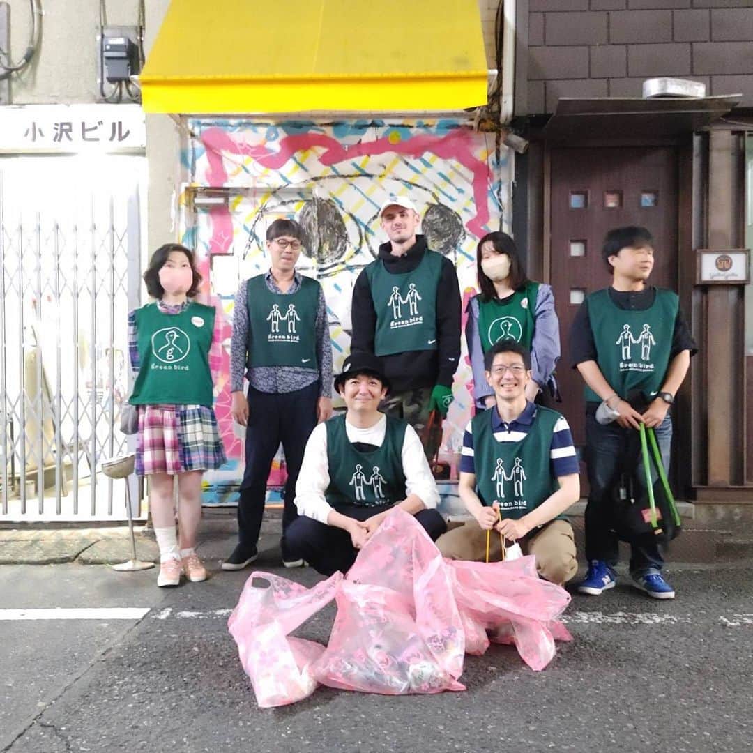 櫻田宗久のインスタグラム：「. 二丁目ゴミ拾い今月も無事終了⭐️  お掃除は毎月第三木曜日に開催しています。 19時半〜　30分くらい。 星男前集合です。  ☆ご予約が必要となっております。 ☆手ぶらで大丈夫です。  https://www.greenbird.jp/team/2chome」