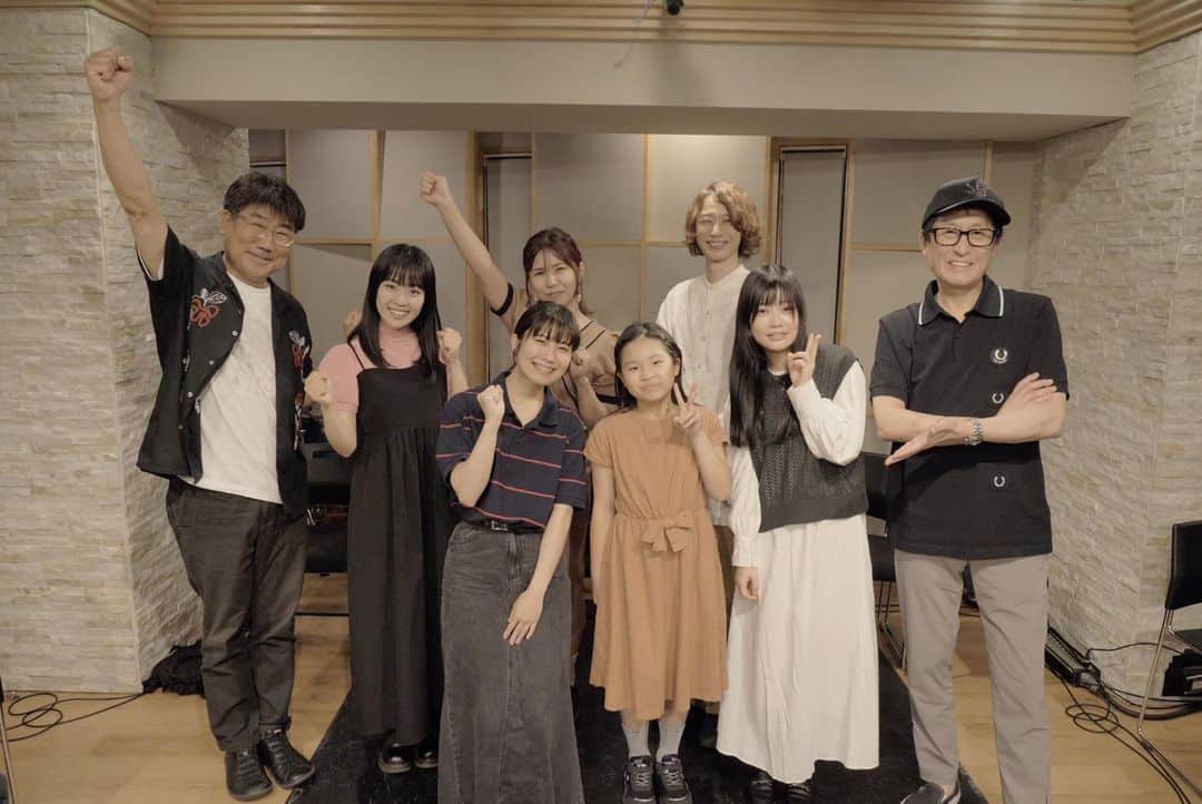 のインスタグラム：「武部聡志さんのピアノ🎹と僕、亀田誠治のベース🎸の生伴奏で、歌唱を体験できる【武亀ワークショップ】の事前ワークショップを本日敢行！みんなのピュアなパッションと、一生懸命な歌とアティチュードに震えた！本番は #日比谷音楽祭  6月2日（金）の18:00〜 有観客で日比谷音楽祭「日比谷YORU喫茶」タイムにKADANステージでやります。生配信もあります。ゲストアーティストは日比谷音楽祭の大切な仲間 #半崎美子 さん。みんなで音楽を屈託なく楽しもう❣️🌈#日比谷音楽祭」