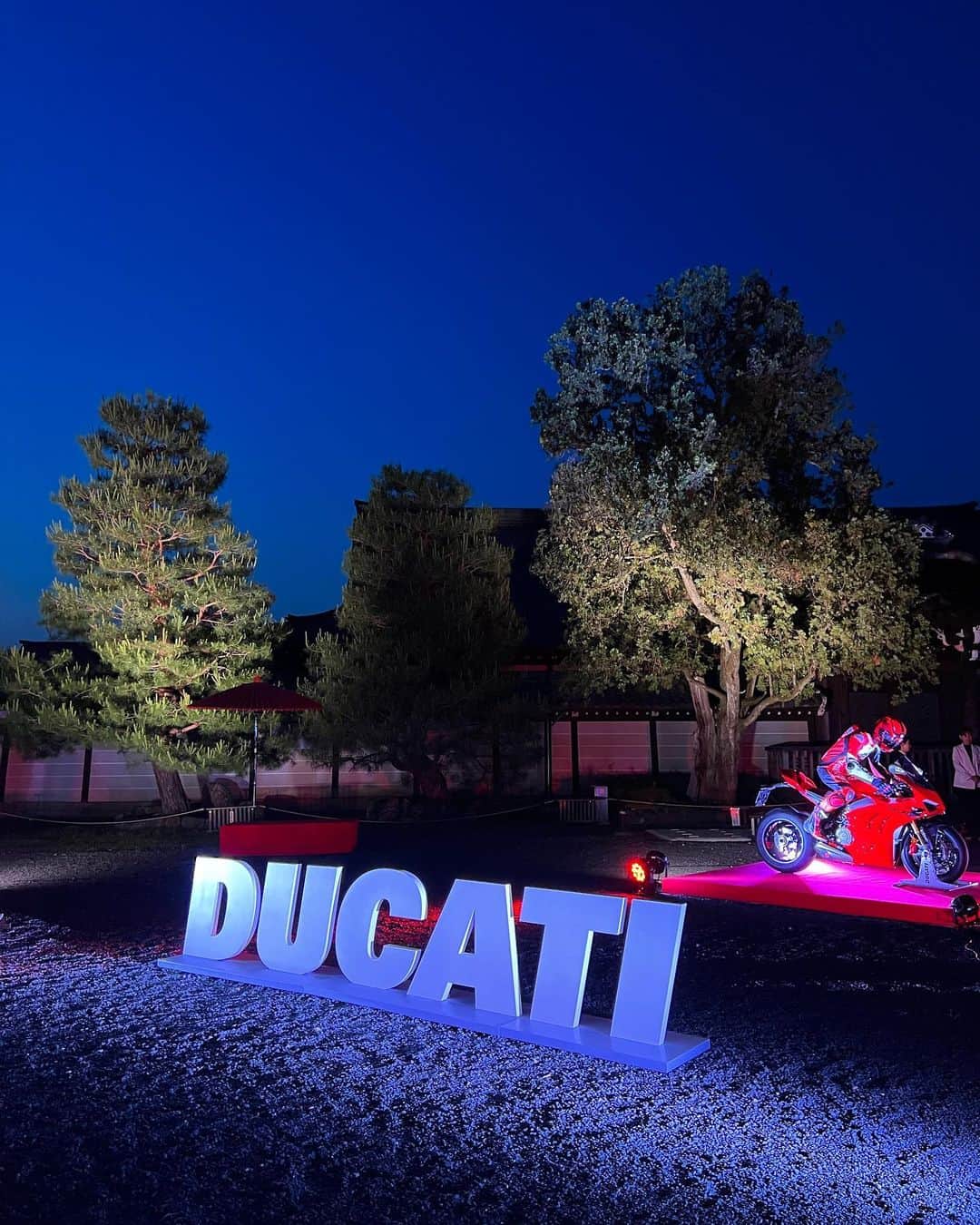ヒロタナギサさんのインスタグラム写真 - (ヒロタナギサInstagram)「_  京都の東福寺に ドゥカティのバイクが展示されてて 非現実的な空間だった🛵  @ducati  @ducatijapan  #DucatiBrandNight #ドゥカティ #京都 #pr」5月18日 23時35分 - _nachan_812