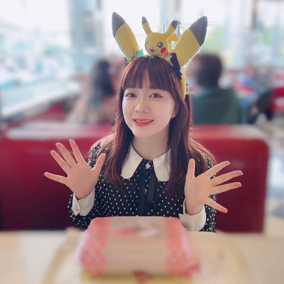 伊藤彩沙さんのインスタグラム写真 - (伊藤彩沙Instagram)「ピカチュウといっしょ☺️☺️☺️ #usj #ユニバ #マリオ入れず #ピカチュウ  #涙出るくらい可愛かった」5月18日 23時47分 - ayasacream