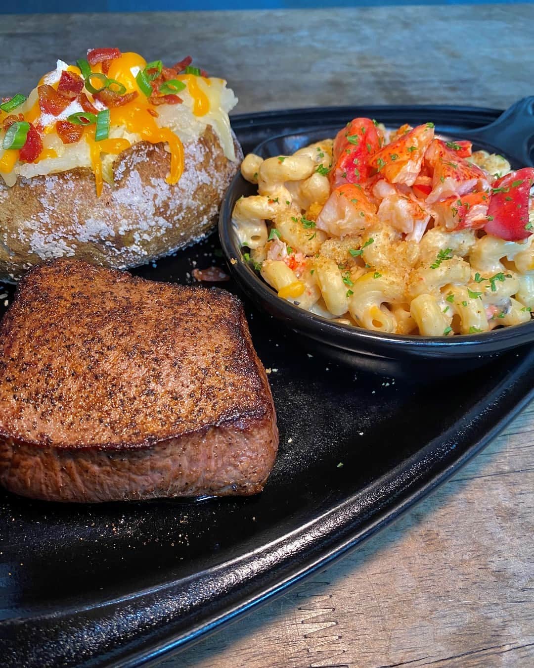 Outback Steakhouseさんのインスタグラム写真 - (Outback SteakhouseInstagram)「Hey mate, we're taking care of the dishes. Just tell us, how do you want your steak cooked? ​#NationalNoDirtyDishesDay​  📷 NEW Sirloin & Lobster Mac & Cheese. Starting at $16.99 at participating locations for a limited time.」5月18日 23時53分 - outback