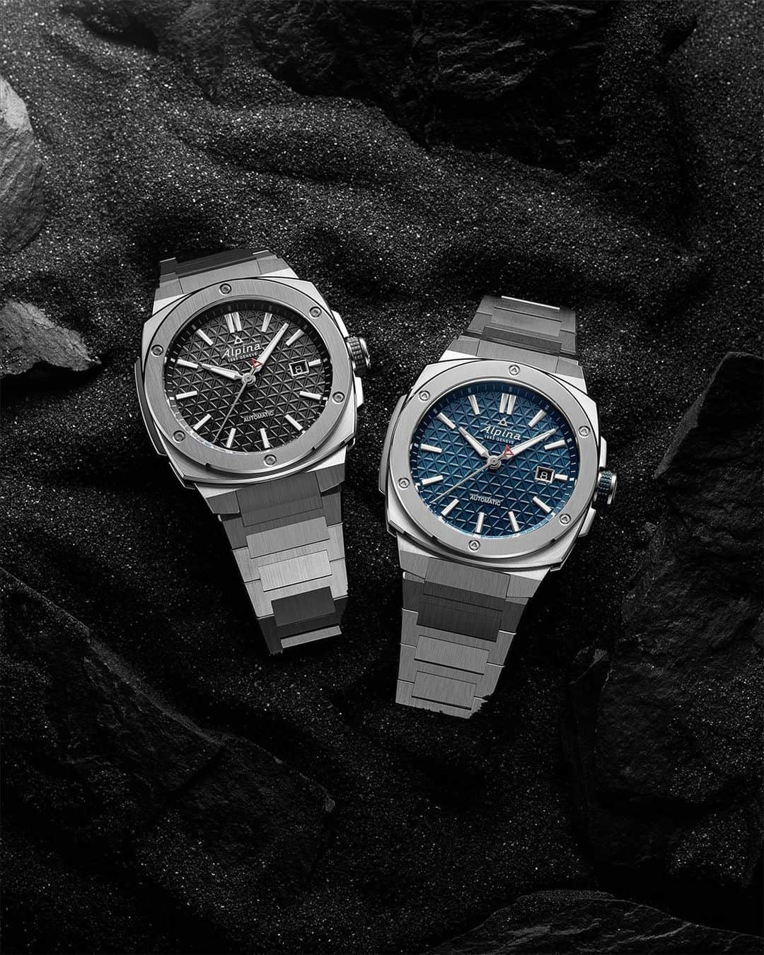 アルピナのインスタグラム：「This year, Alpina has unveiled two new variations of the Alpiner Extreme Automatic, with either a gray or navy blue dial. The two models are now available from 41.-/month without any fees or interest on the online store of our retailer @watchdreamer. Which one do you prefer?  #AlpinerExtremeCollection #SwissWatch #SportWatch」