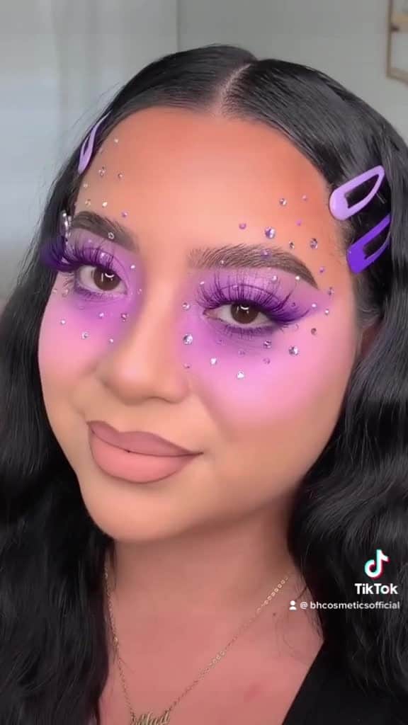BH Cosmeticsのインスタグラム：「@ rebecca.ann (on TikTok) is popping off in frosted baby purples 👀💜 ft. our ✨restocked✨ Totally 2000's - 9 Color Shadow Palette in Purple Platforms 🤩 #bhcosmetics」