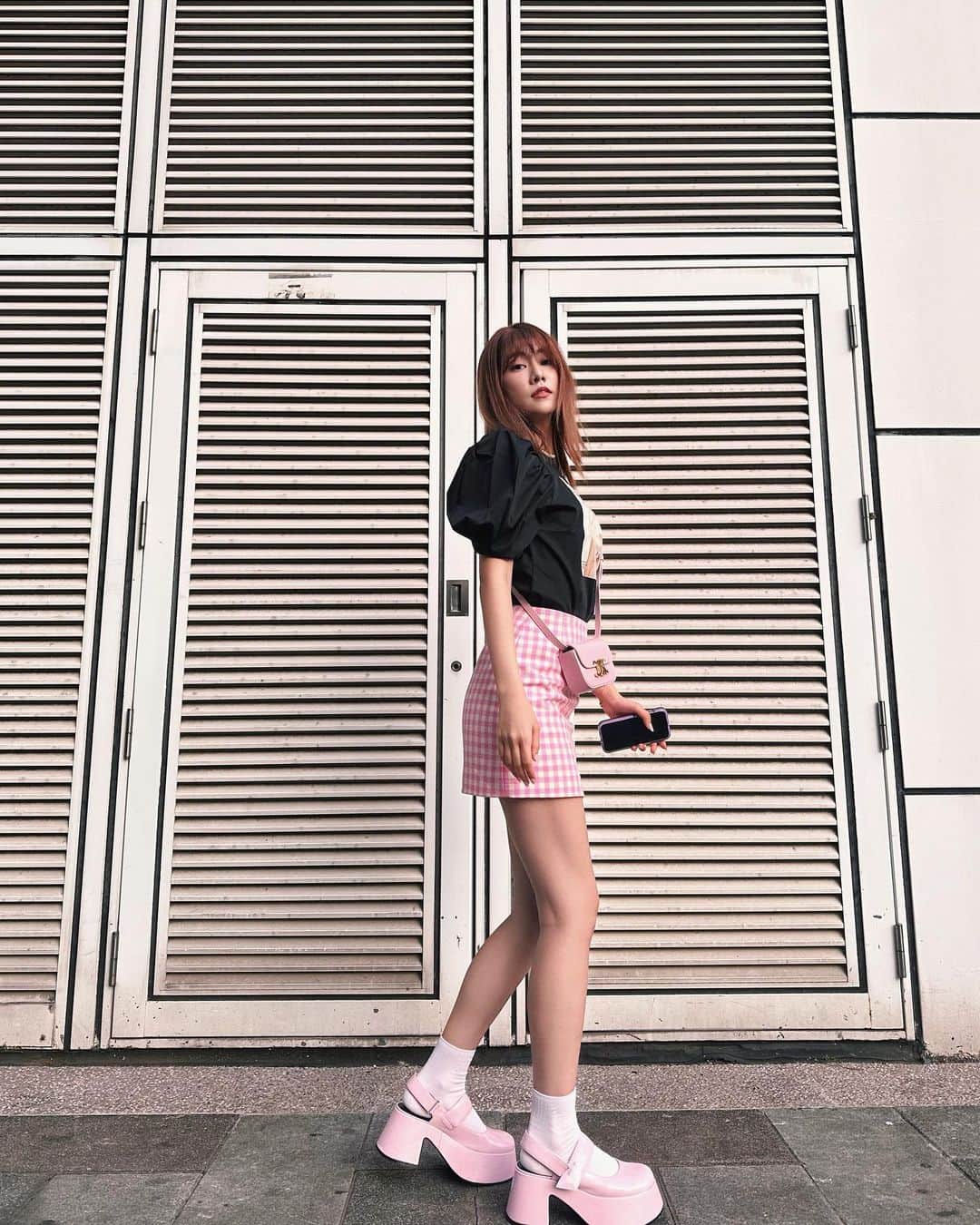 阿部マリアのインスタグラム：「差點請颱風假的今天🍒  ⋯Top⋯ @celford_official @marieclairejapon  ⋯Skirt⋯ @amiparis  ⋯Bag⋯ @celine  ⋯Socks⋯ @calvinklein  ⋯Shoes⋯ @charleskeith_tw」