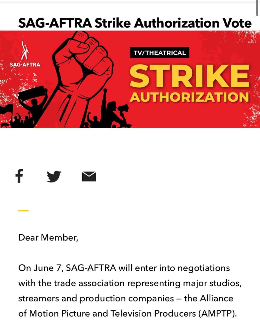 ジューン・ダイアン・ラファエルのインスタグラム：「It will be a YES from me.  #wgastrong」
