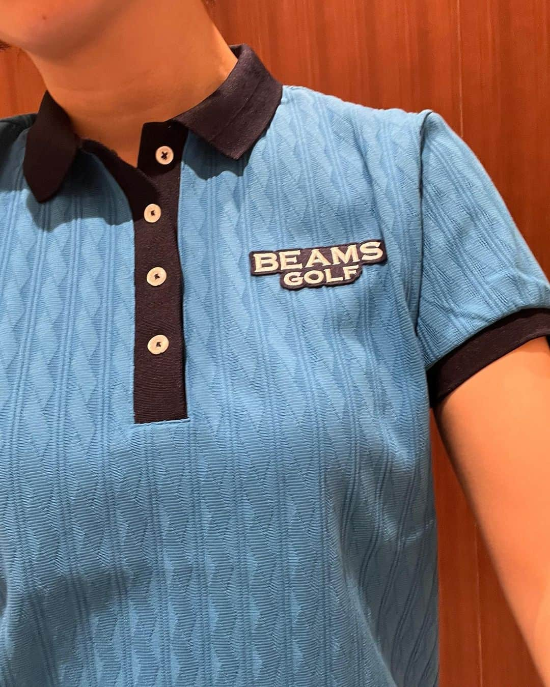 勝又優美さんのインスタグラム写真 - (勝又優美Instagram)「BEAMS GOLFケーブルジャガードポロシャツ！ストーリーズにあげたら問い合わせが多かったので投稿します👕😆  パープルレーベルケーブルジャガードポロシャツ👕 WOMEN↓ https://www.beams.co.jp/item/beamsgolf/shirt/85020009437/?color=75  MEN↓ https://www.beams.co.jp/item/beamsgolf/shirt/84020017437/?color=75  #pinggolf #beamsgolf  #勝又優美 #ゴルフ #ゴルフ女子 #golf #ゴルフコーデ #ゴルフウェア #ゴルフ女子コーデ #ゴルフレッスン #golfstagram#ゴルフウェアレディース #ゴルフファッション #ゴルフ好き #ファッション #ファッションコーデ  @beamsgolf」5月19日 0時32分 - yumi.katsumata