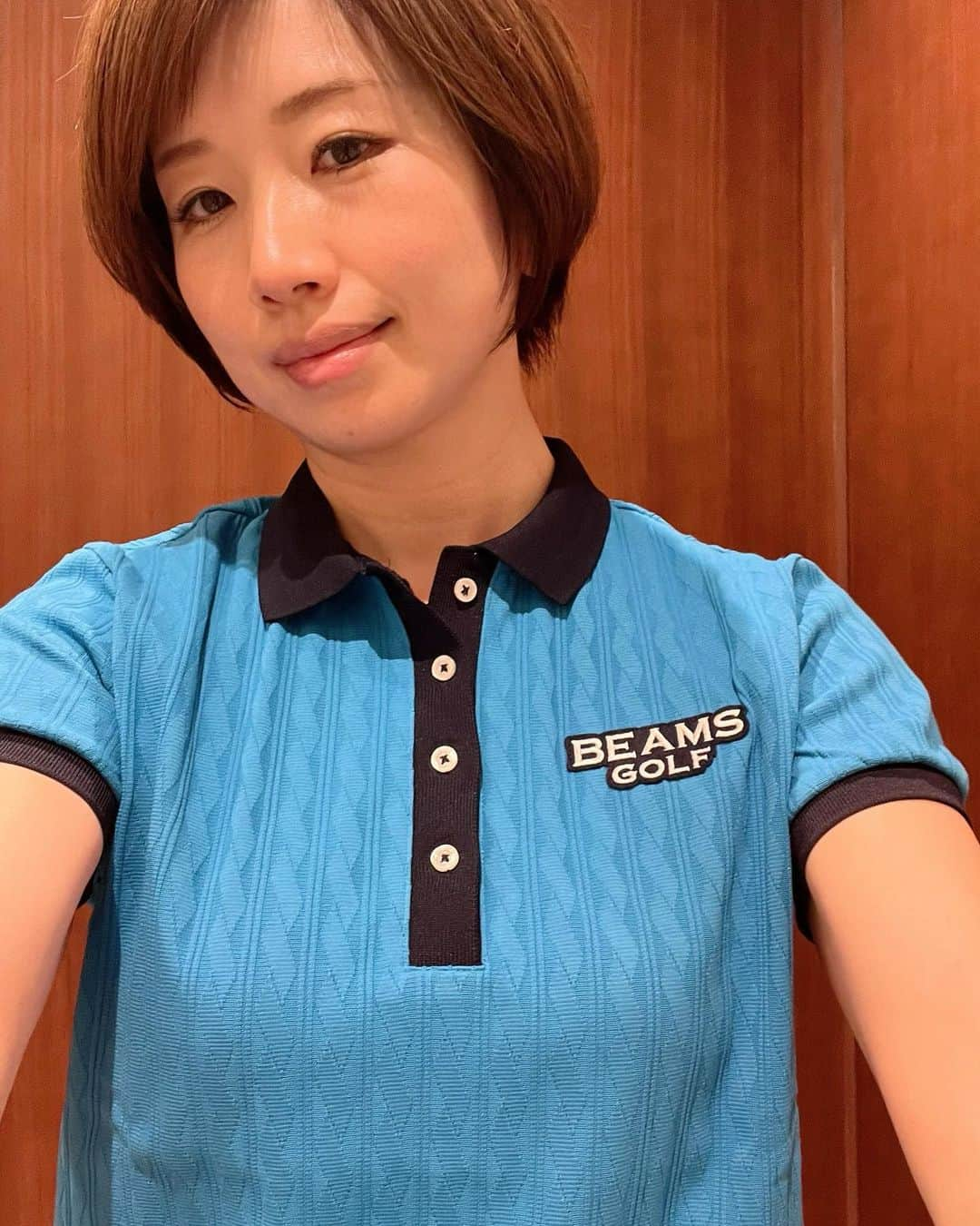 勝又優美さんのインスタグラム写真 - (勝又優美Instagram)「BEAMS GOLFケーブルジャガードポロシャツ！ストーリーズにあげたら問い合わせが多かったので投稿します👕😆  パープルレーベルケーブルジャガードポロシャツ👕 WOMEN↓ https://www.beams.co.jp/item/beamsgolf/shirt/85020009437/?color=75  MEN↓ https://www.beams.co.jp/item/beamsgolf/shirt/84020017437/?color=75  #pinggolf #beamsgolf  #勝又優美 #ゴルフ #ゴルフ女子 #golf #ゴルフコーデ #ゴルフウェア #ゴルフ女子コーデ #ゴルフレッスン #golfstagram#ゴルフウェアレディース #ゴルフファッション #ゴルフ好き #ファッション #ファッションコーデ  @beamsgolf」5月19日 0時32分 - yumi.katsumata