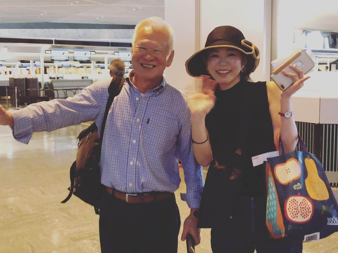 西川可奈子さんのインスタグラム写真 - (西川可奈子Instagram)「5月10日 社長兼マネージャーである川端薫社長が息を引き取りました。  とても悲しくて…悔しくて… 胸が締め付けられるように苦しくなりました。  居ても立っても居られず気づいたら ご自宅まで向かっていました。  約8年ほど前に社長と出会って 私にたくさんの愛情とお仕事のチャンスを与えてくださいました。 お仕事やオーディション終わりには必ずお酒を交わしながら目標や夢をたくさん語り合いました。その時間がとても楽しく… でももうそれができないなんて…  恩返しもできないまま、逝ってしまわれました。とてもとても悔しいです。  感謝の言葉もまだまだ言い足りてません。  生きている間に伝えたかったことですが、  本当にこれまでたくさんの愛情をありがとうございました。  大好きです、川端社長。  ゆっくりお休みください。  心からお悔やみ申し上げます。  わたしは前を向いて頑張りますね！」5月19日 0時40分 - kanako_1105