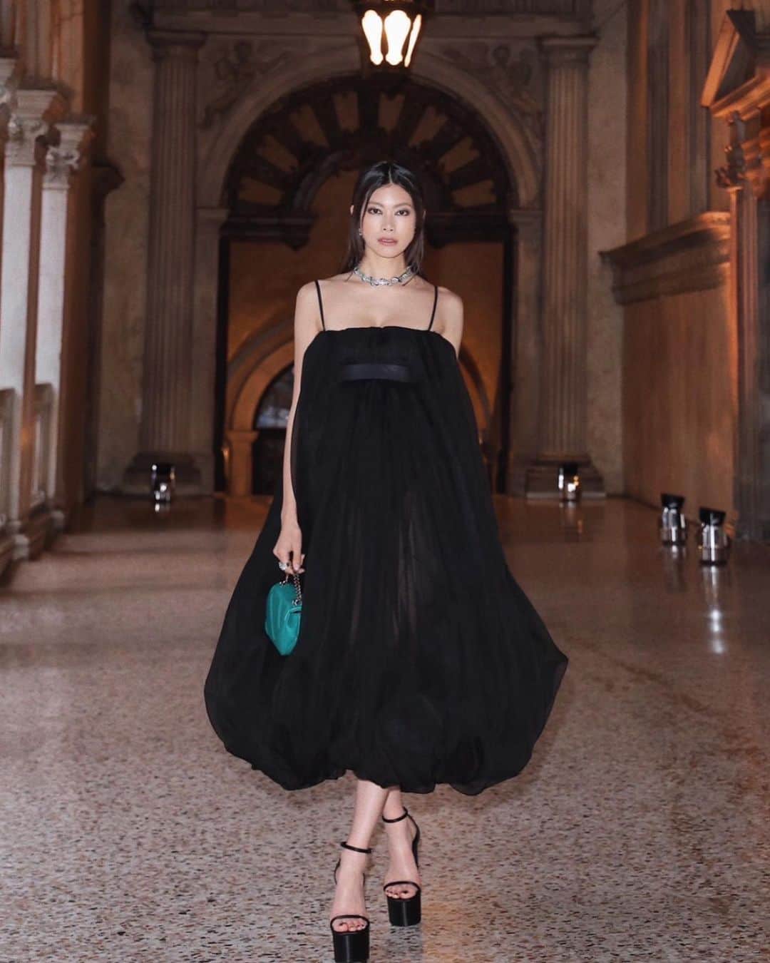 森星のインスタグラム：「Breath taking @bulgari high jewelry collection in Venice. Grazie Mille. #BulgariMediterranea」