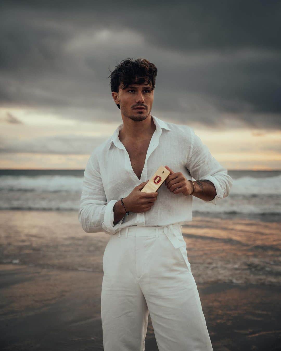 Enzo Cariniのインスタグラム：「Capturing memories of travel and exploration with the new Paco Rabanne 1 Million Royal @pacorabanne #onemillionroyal #flyingwithpacorabanne #beroyal」