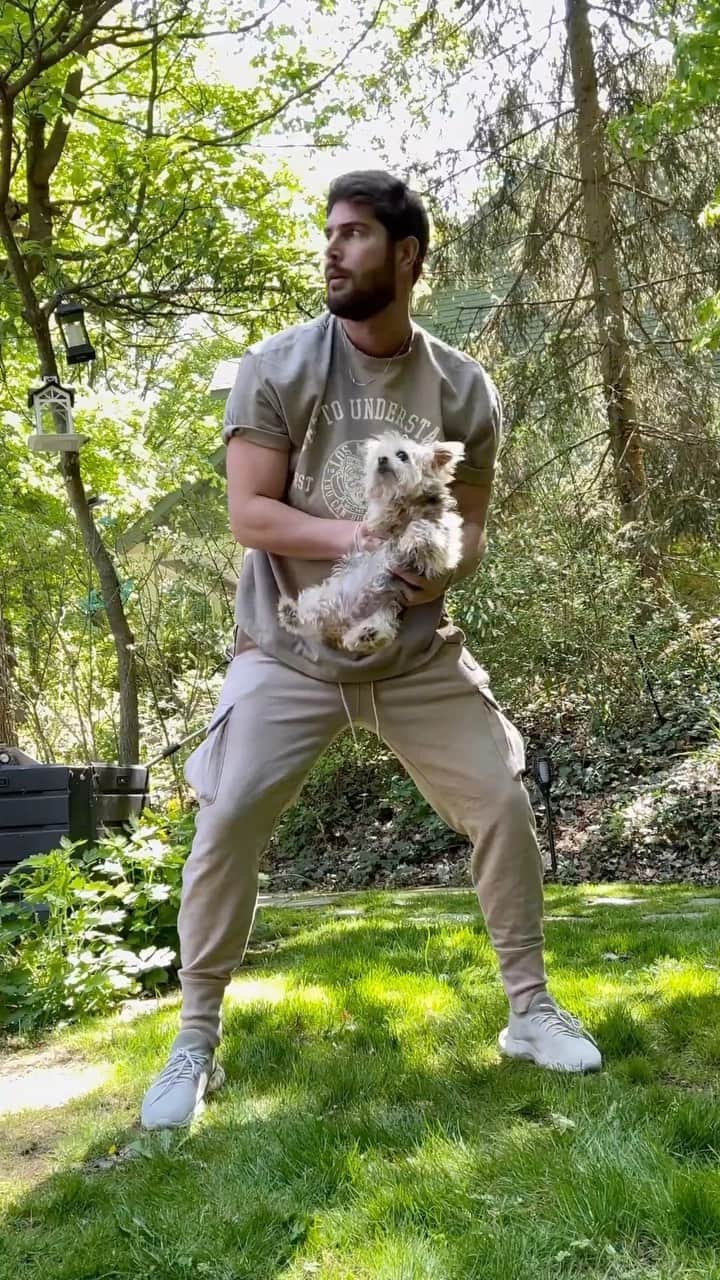 ニック・ベイトマンのインスタグラム：「Some Dogs are mean’t to be. 🐾」