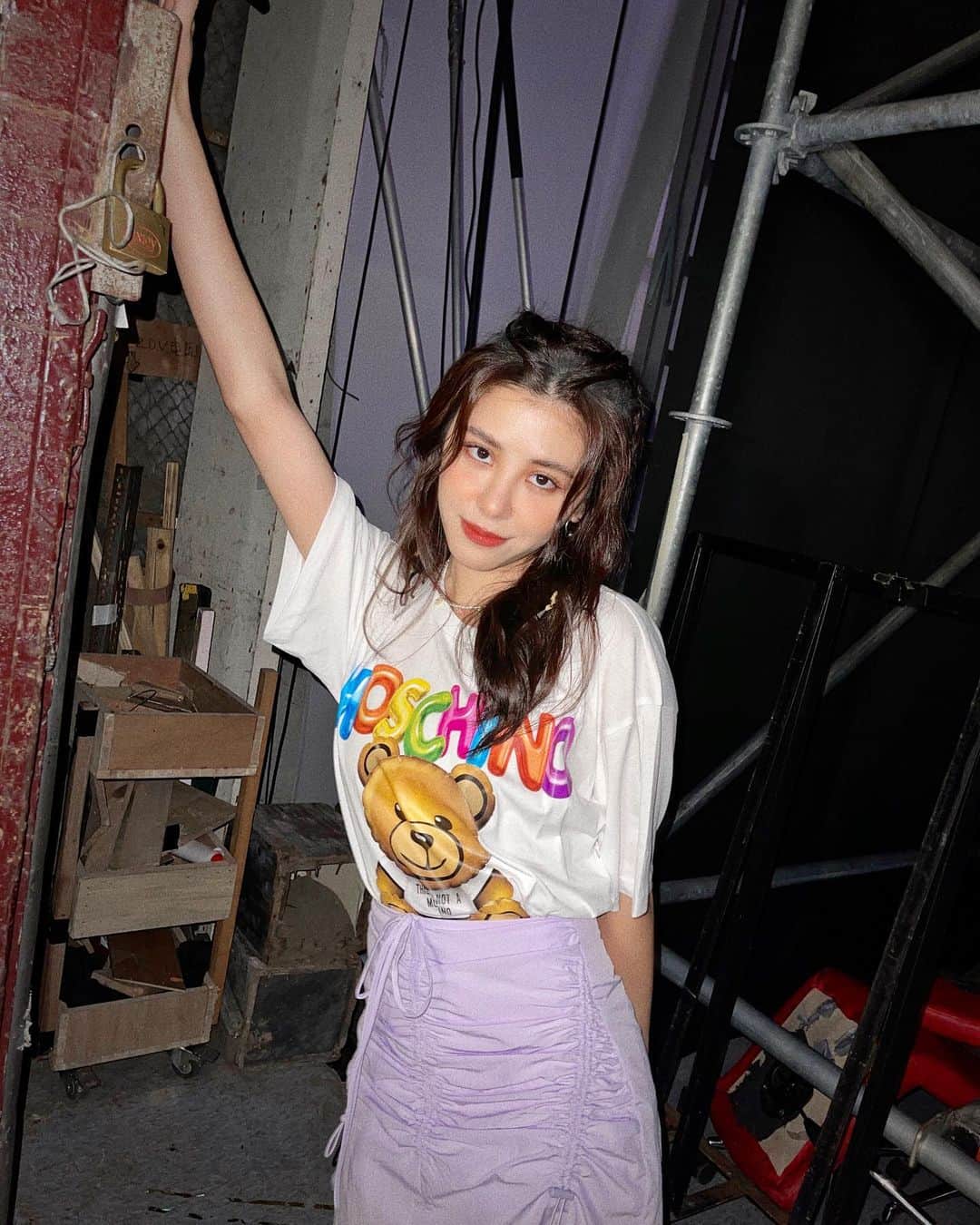 のインスタグラム：「Thanks @moschino @bluebelltw 💜🐻」