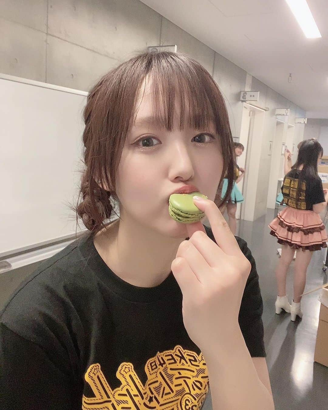 鎌田菜月さんのインスタグラム写真 - (鎌田菜月Instagram)「🍭ˎˊ  全部表情に出ちゃうんです 美味しいは隠せないね😫💕 ライブ後に撮ってもらいました  #あいどる #マカロン #思い出グラム」5月18日 15時50分 - nacky_k829