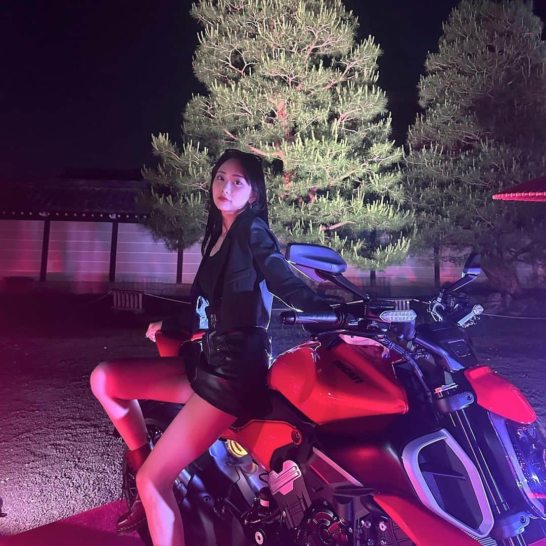 坂田琴音さんのインスタグラム写真 - (坂田琴音Instagram)「#DucatiBrandNight　  京都の東福寺で行われたドゥカティレセプションパーティーへ✔︎ バイクカッコ良すぎて見惚れました😌 会場の雰囲気も素敵❤︎  #ドゥカティ #京都  #pr」5月18日 15時58分 - kotone_sakata