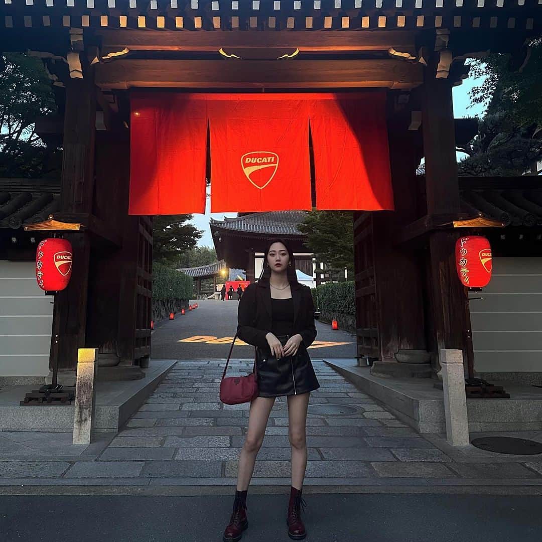 坂田琴音のインスタグラム：「#DucatiBrandNight　  京都の東福寺で行われたドゥカティレセプションパーティーへ✔︎ バイクカッコ良すぎて見惚れました😌 会場の雰囲気も素敵❤︎  #ドゥカティ #京都  #pr」
