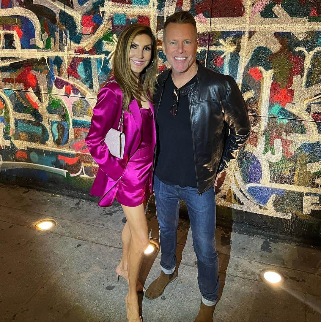 ヘザー・マクドナルドのインスタグラム：「Gisele and Tom Brady spotted at @craigsla! Are they back together? How can models also be funny? Listen to #juicyscoop Thursday @chrisfranjola #comedy」