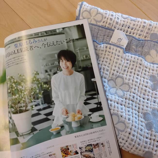 LEEさんのインスタグラム写真 - (LEEInstagram)「専属ブロガー・LEE100人隊のブログをご紹介！ 本日は「LEE6月号の感想」を9人分ピックアップ♪  2枚目）TB りーぬさん 「今日は何を着ようかな？という時、LEEをパラパラめくれば、自分では思いつかない組み合わせが見つかります。それをお手本に、今の気持ちにあったコーデを楽しんでいます」  3枚目）No.084 たわさん  「きたきたかごバッグー！ 大好きです！ LEE6月号のファッションページ『やっぱり、かごが好き！』に興奮。『よし、あたたかくなってきたぞ』と、わたしも先月さっそく出したところです！」  4枚目）No.020 やまやんさん  「創刊40周年に合わせて、たくさんの方がコメントを寄せています。私の大好きな栗原はるみさんも登場。読み入ってしまいました」  5枚目）TB ゆめいさん  「LEE6月号『今、はまじに聞きたい40のこと』p.146で浜島直子さんが紹介されているコム デ ギャルソンのショルダーバッグ、じつは私も持っています。普段使いはもちろん、ストラップを外せばハレの日コーデにもしっくりなじむので、買って本当によかったアイテムです」  6枚目）No.057 しょこみさん  「高山都さんの甘辛ミックス、大人カジュアルスタイルが大好き！ 愛用品の具体的なブランドやアイテムが知れて嬉しいです。今月号P.37のヌキテパのワンピースはずっと憧れていて、昨冬初めて購入しました」  7枚目）No.008 すずさん  「別冊付録『みんなの「おいしいLEEレシピ」100』P.24とP.33に、わが家で定番にしているLEEレシピを載せていただきました！ 感激です♡」  8枚目）No.001 icocoさん  「別冊付録p.50には、料理撮影スタッフセレクトのLEEレシピが掲載されています。現場を熟知しているからこそ推すレシピって気になりませんか？ それはきっと『真のキングオブLEEレシピ』なのかもしれない」  9枚目）TB さりいさん  「別冊付録『みんなの「おいしいLEEレシピ」100』は、LEE読者とスタッフの口コミで厳選された間違いないレシピばかり。わが家でリピートしているドライカレーのLEEレシピも掲載されています」  10枚目）No.050 ジュリさん  「今月号p.148『ハピ家事タイパ大賞2023』は音声メディアVoicyとのスペシャルコラボ！ Voicyユーザーなのでとっても嬉しい！ パーソナリティも好きな人ばかりでテンションが上がります。誌面では載せきれなかったことも、ご本人の言葉で話されているので必聴ですよ！」  #magazinelee #LEEweb #LEE100人隊　#LEE100人隊ブログ紹介　#LEE読者ブロガー #LEE100人隊トップブロガー　#LEE公式ブロガー　#ブロガー #かご #かごバッグ #バッグ #おいしいLEEレシピ #栗原はるみ さん #ヌキテパ゙  #ワンピース #ヌキテパワンピース #春コーデ #レシピ #浜島直子 さん #夏コーデ #コムデギャルソン #ショルダーバッグ #雑誌付録 #LEE6月号レビュー #LEE6月号 #雑誌  LEE100人隊最新号レビューの記事をもっと見る ↓ https://lee.hpplus.jp/feature/582/」5月18日 16時00分 - magazinelee
