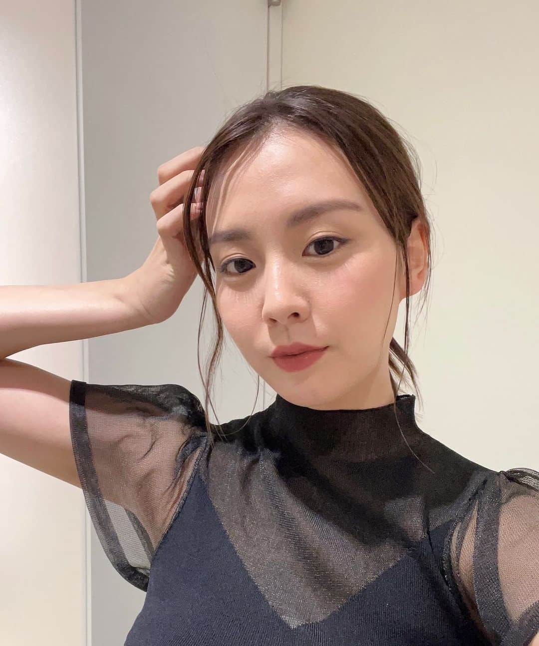 矢吹世奈のインスタグラム：「・ コフレドールさんの撮影の時の🫣✨  #coffretdor  #どんなポーズ🫠」
