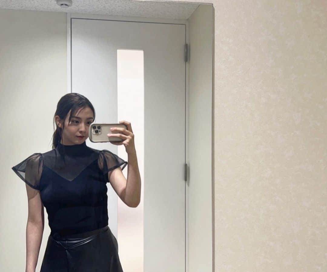矢吹世奈のインスタグラム：「🖤🩶🖤」