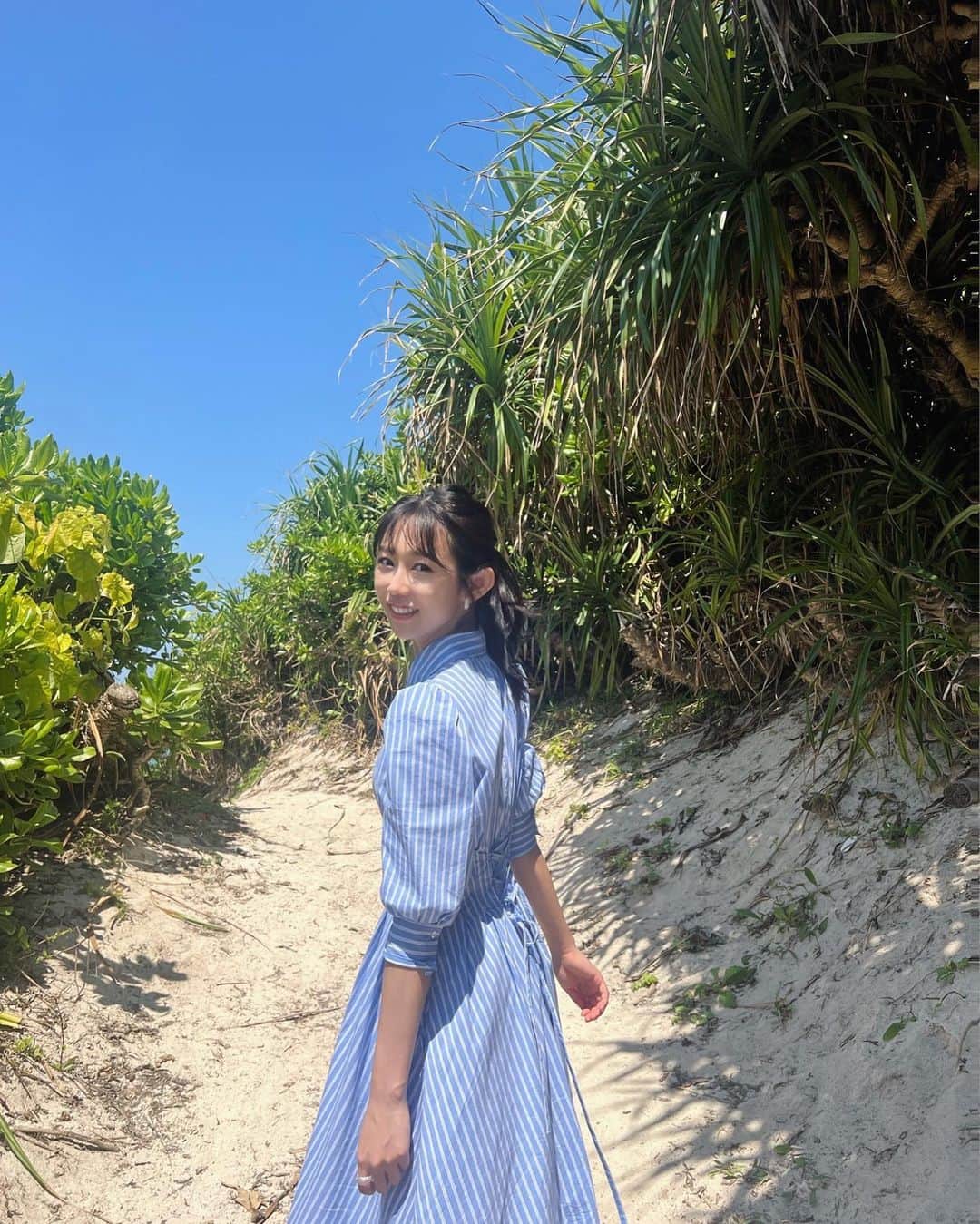 堀江聖夏のインスタグラム：「⌇もう暑いねっ🌞夏早く来ないかなぁ〜 ⁡ ワンピースは　 @and.couture 🤍🤍🤍  宮古島の海に行く途中の道で🫶 ⁡ 3枚目の写真、よく見ると アゲハ蝶映ってるの好き。 ⁡ ________________________________ #汐留𝖳𝖵 #𝖲𝗉𝗋𝗂𝗇𝗀 #ホワイト #ワンピース #骨格ウェーブ #宮古島」