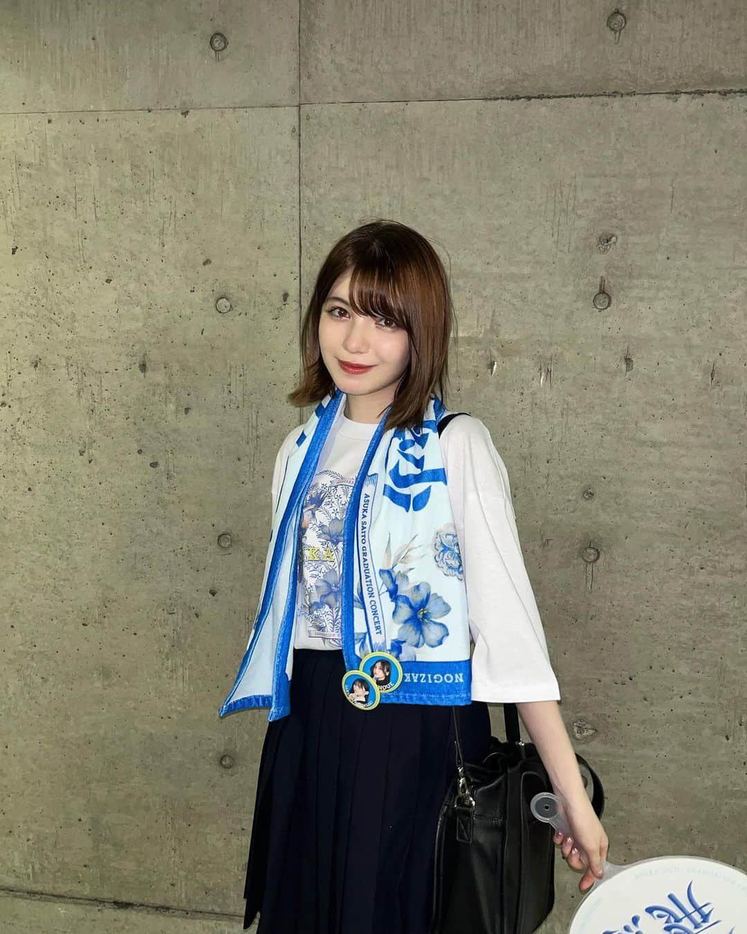 東海林クレア（くれたん）のインスタグラム：「昨日のセトリで、路面電車で涙我慢できなくてあふれてました。。 今日は配信でみるの！楽しみ〜！」