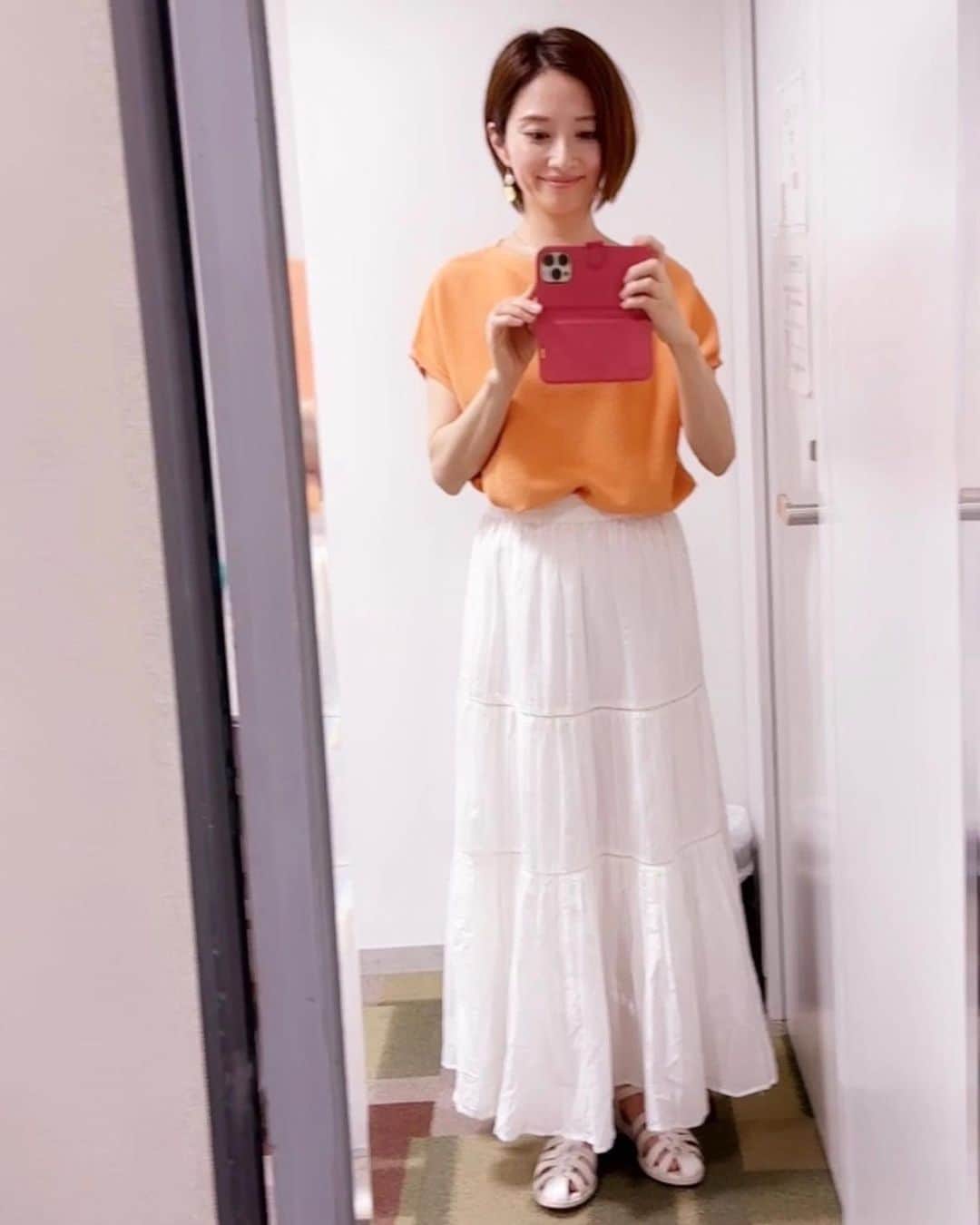 亀井京子（林京子）さんのインスタグラム写真 - (亀井京子（林京子）Instagram)「#ヒルナンデス　さんの ファッション対決で選んだお洋服👗  私の普段着と  ほぼ変わらない😂  みなさま重ね着技がすごいわ😂」5月18日 16時42分 - kyokokameiofficial