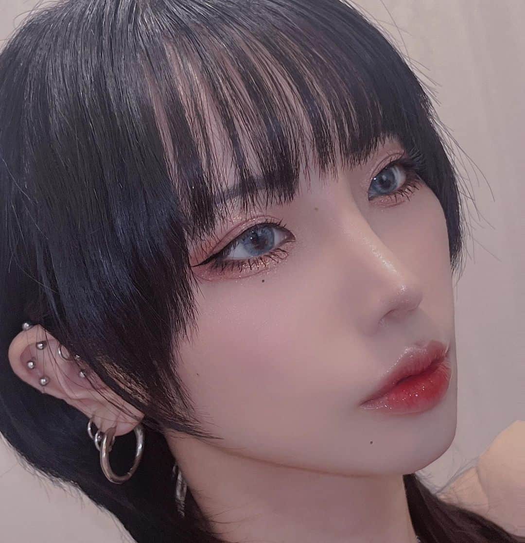 サヤカのインスタグラム：「🐺  10分メイク(寝坊)  #me #makeup #selfie #셀카 #데일리 #일본 #自撮り」
