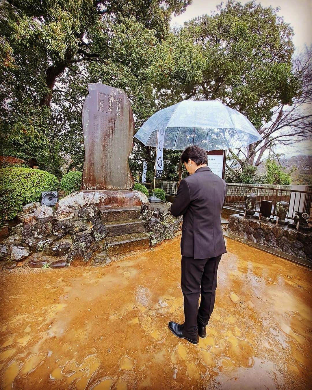 波岡一喜のインスタグラム：「先日浜松にて。  本多忠真公 本当にありがとうございました。  #本多肥後守忠真の碑」