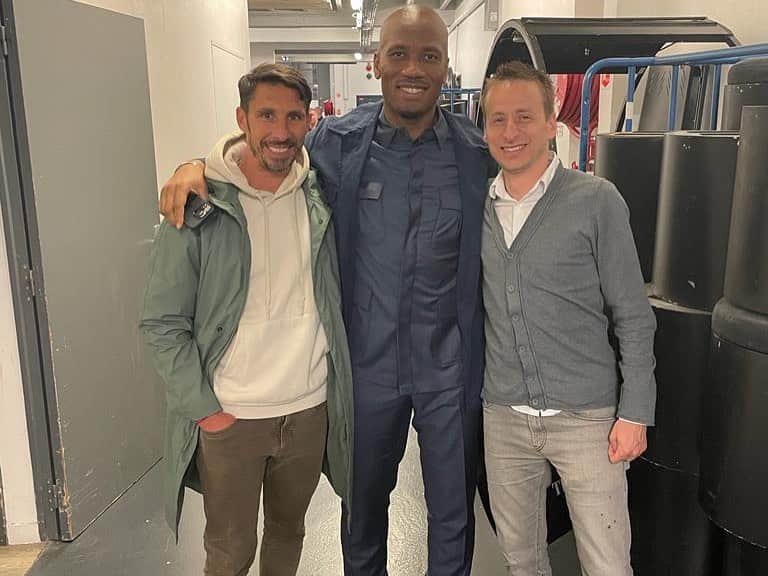 ディディエ・ドログバさんのインスタグラム写真 - (ディディエ・ドログバInstagram)「What a night of football yesterday and what a @championsleague campaign on @canalplus TV channels   I once more had a lot of fun being on air with @samnasri8 @laureboulleauofficiel @h.mathoux @gkuntzmann @davidginolaofficial @dacourtolivier during this year of football.  Congratulations to @inter and @mancity for making it to the @championsleague final!!  Looking forward coming to @istanbul for a memorable night on the 10th of June  Also good to see my broskies @y_floch78 and @mathias__miller ❤️」5月18日 16時55分 - didierdrogba