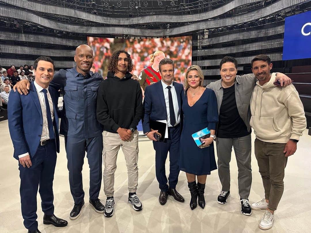 ディディエ・ドログバさんのインスタグラム写真 - (ディディエ・ドログバInstagram)「What a night of football yesterday and what a @championsleague campaign on @canalplus TV channels   I once more had a lot of fun being on air with @samnasri8 @laureboulleauofficiel @h.mathoux @gkuntzmann @davidginolaofficial @dacourtolivier during this year of football.  Congratulations to @inter and @mancity for making it to the @championsleague final!!  Looking forward coming to @istanbul for a memorable night on the 10th of June  Also good to see my broskies @y_floch78 and @mathias__miller ❤️」5月18日 16時55分 - didierdrogba