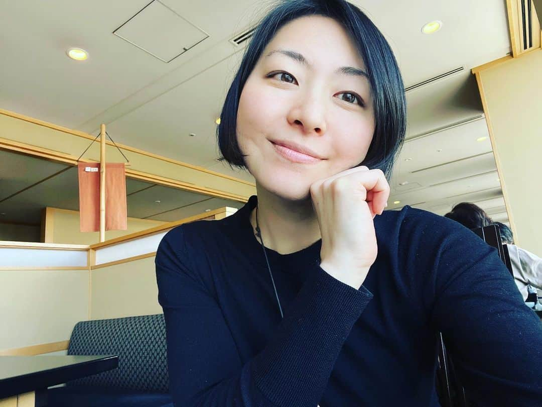 大禅師文子さんのインスタグラム写真 - (大禅師文子Instagram)「やるべきことと やりたいことが 別にある場合 心踊る方を選ぶ。  #やれるうちにやっとこ #優先順位 #分からないものだね #そんな時は #心の声を聞こう」5月18日 16時58分 - daizenjifumiko